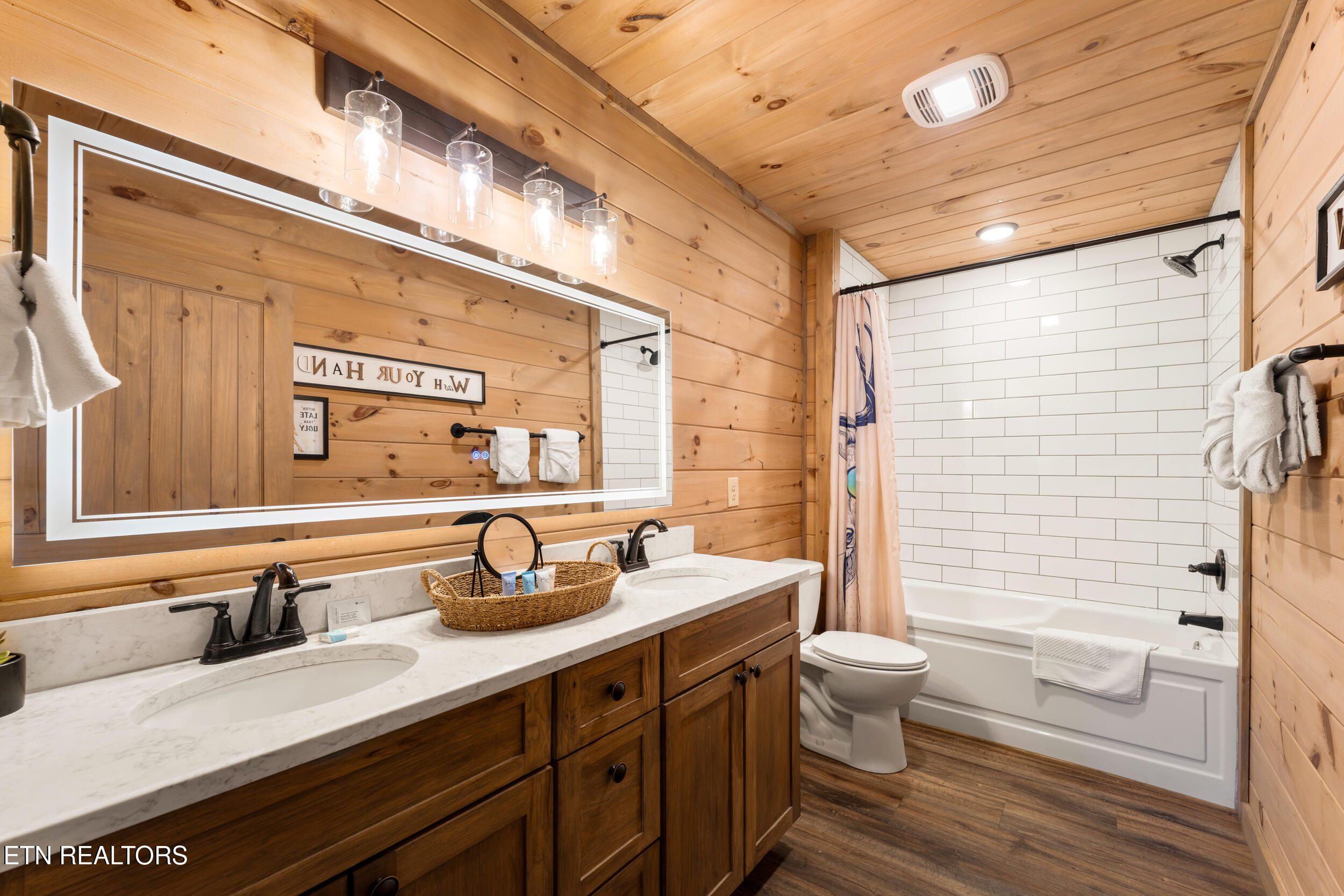 1606 Dove Wing Way Sevierville TN 37862