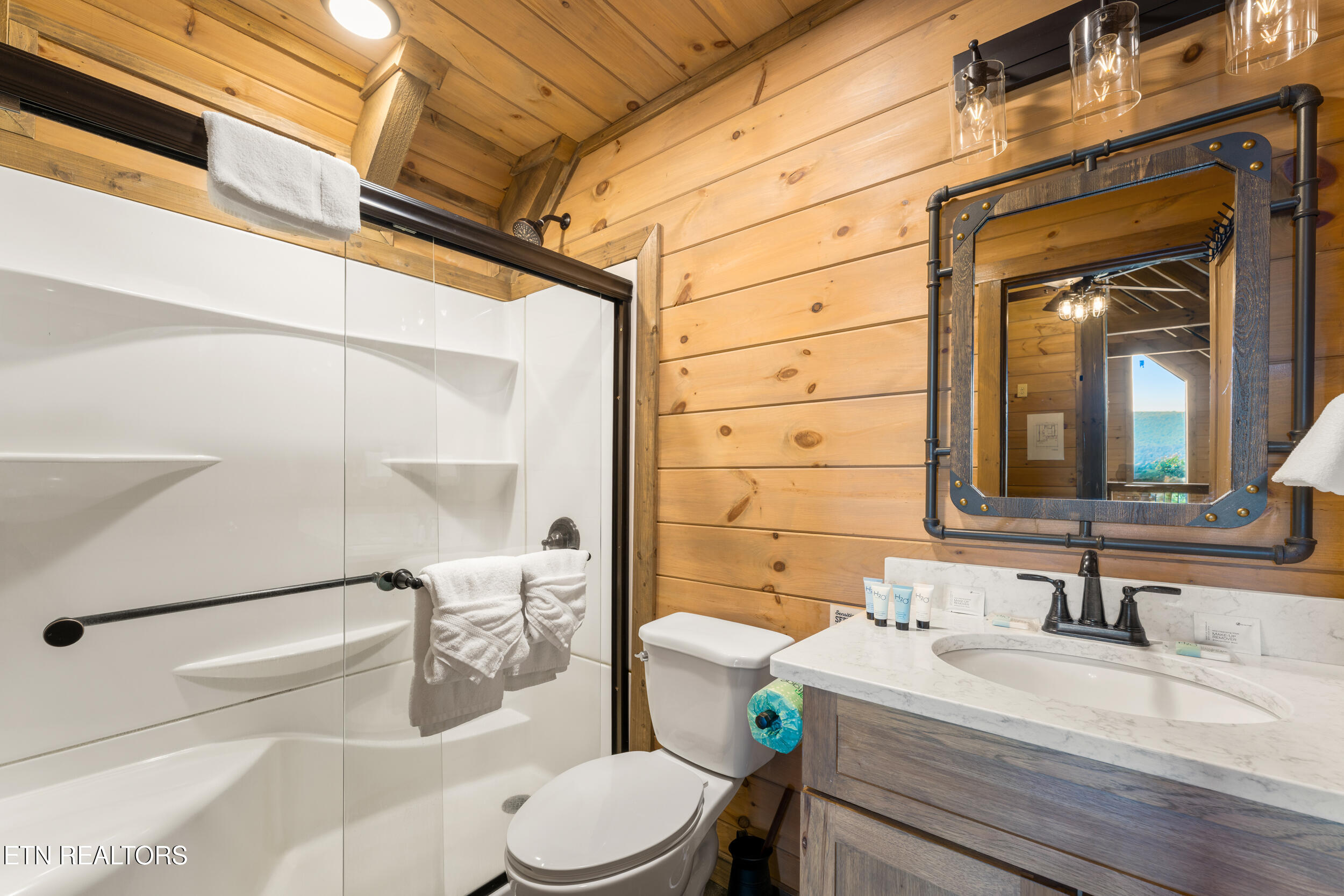 1606 Dove Wing Way Sevierville TN 37862