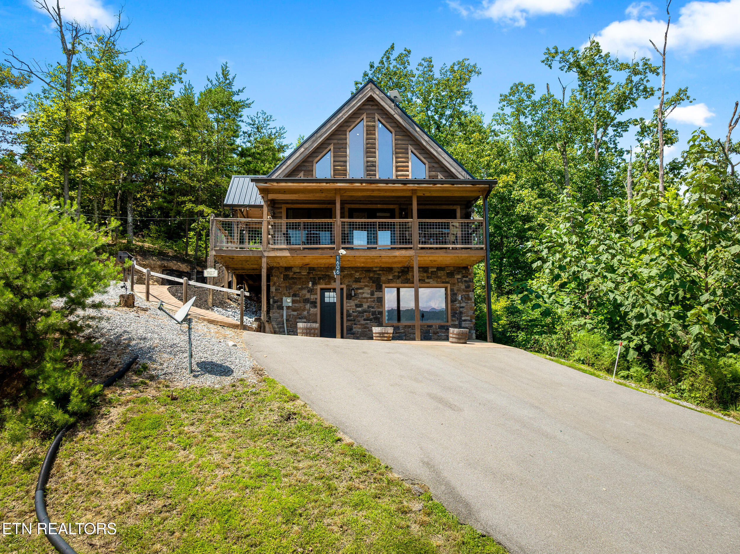 1606 Dove Wing Way Sevierville TN 37862