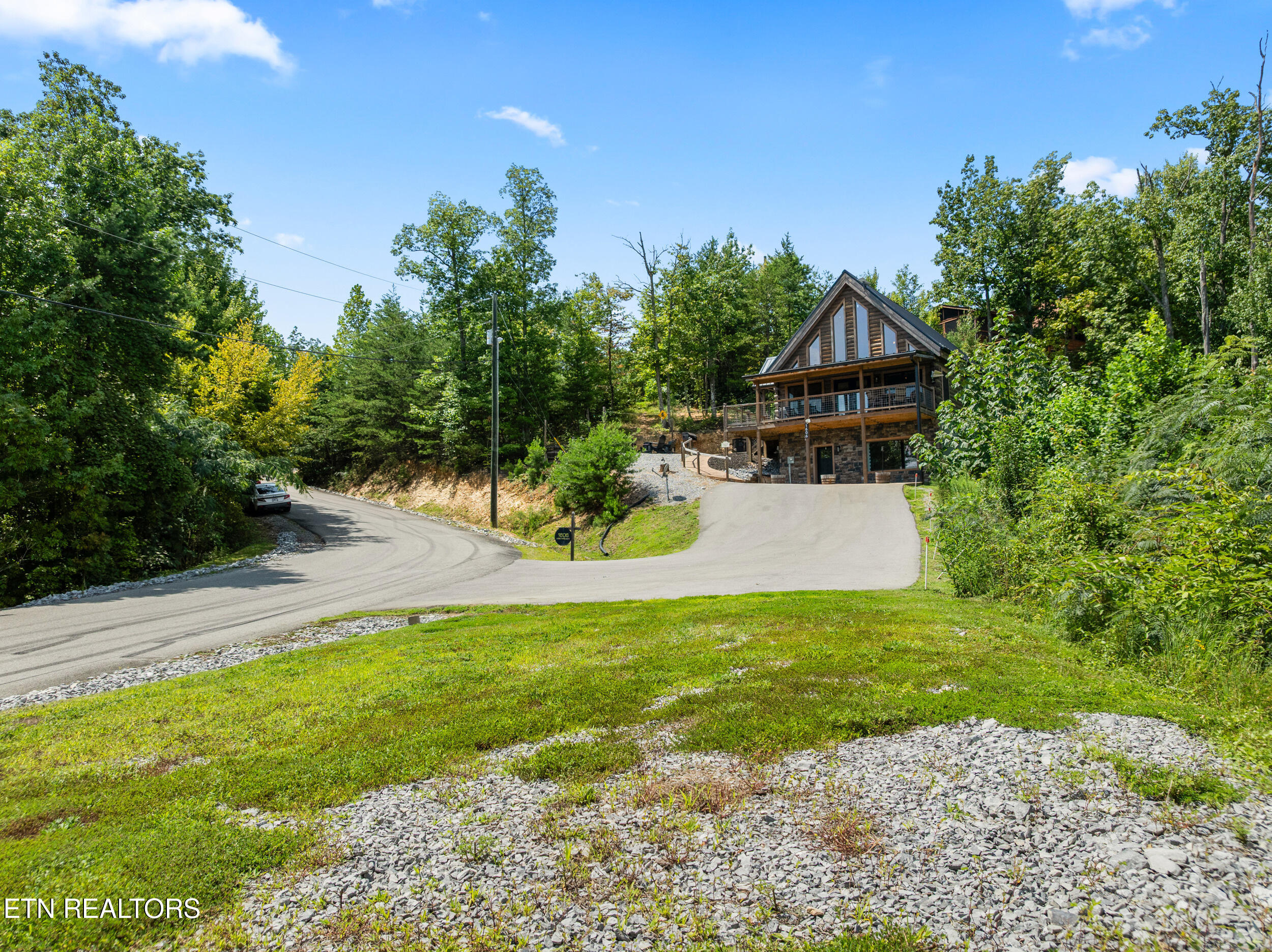 1606 Dove Wing Way Sevierville TN 37862