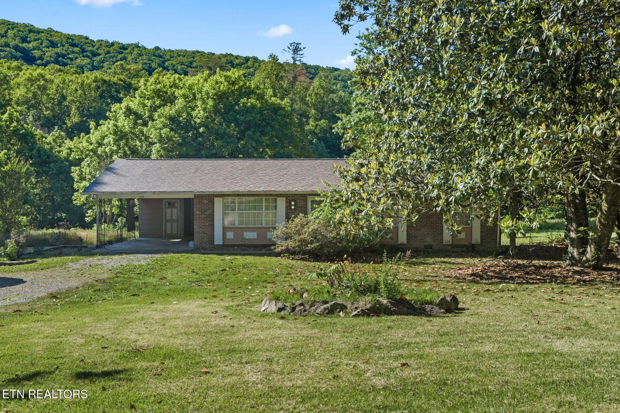 369 Back Valley Road Oliver Springs TN 37840
