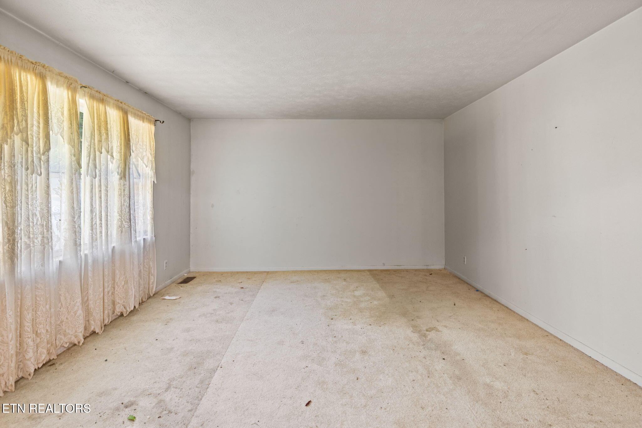 369 Back Valley Road Oliver Springs TN 37840