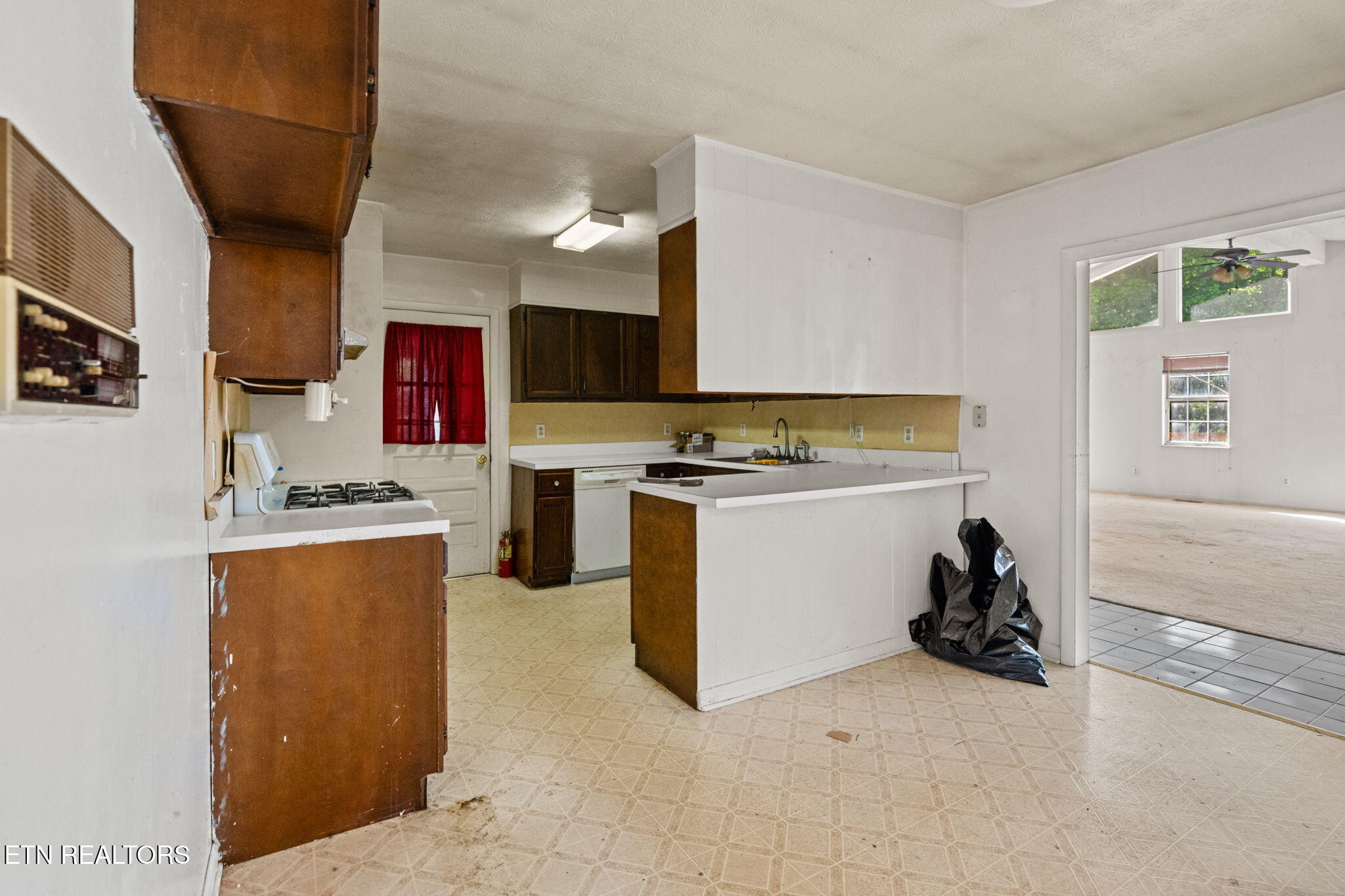369 Back Valley Road Oliver Springs TN 37840