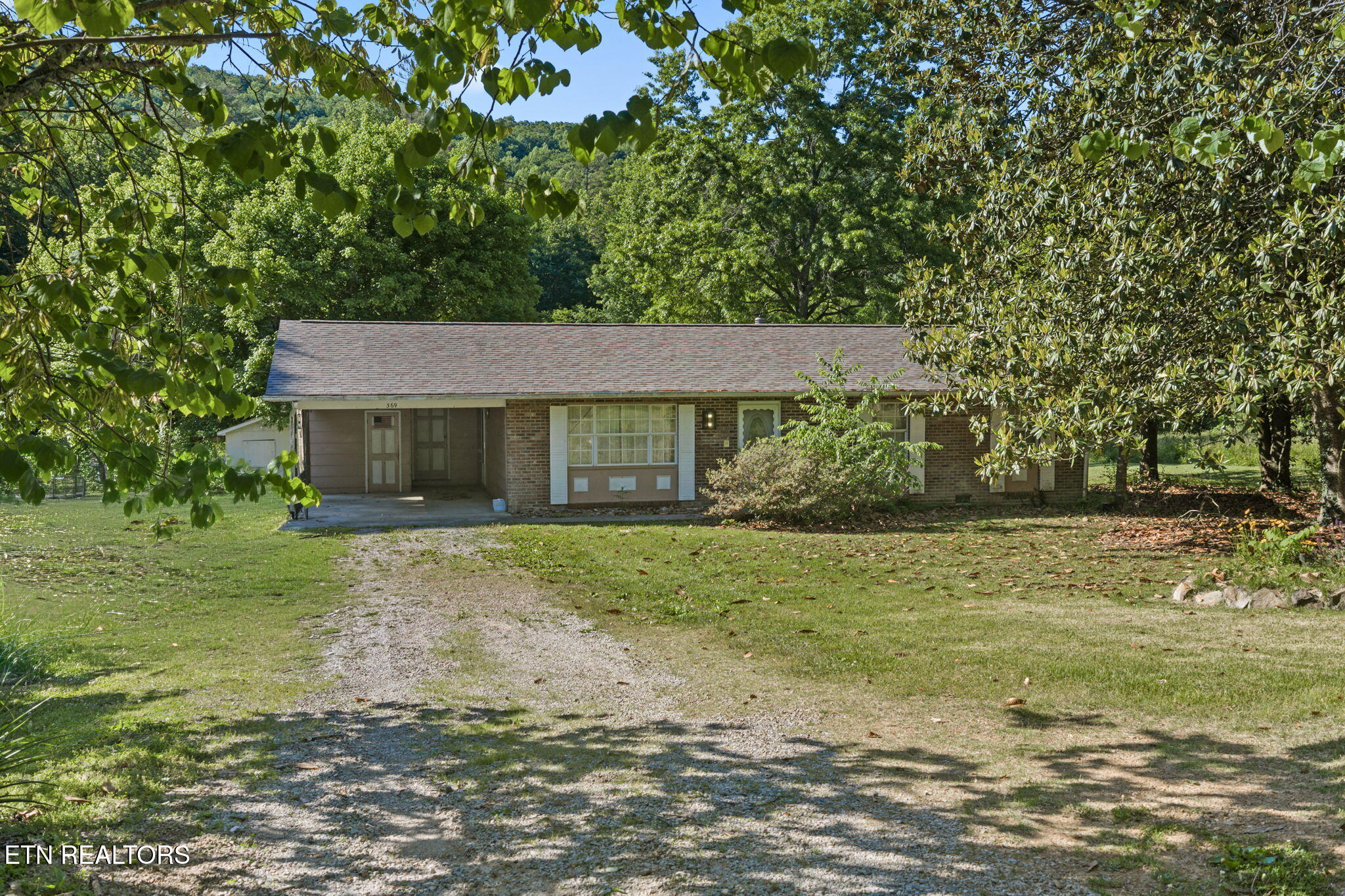 369 Back Valley Road Oliver Springs TN 37840