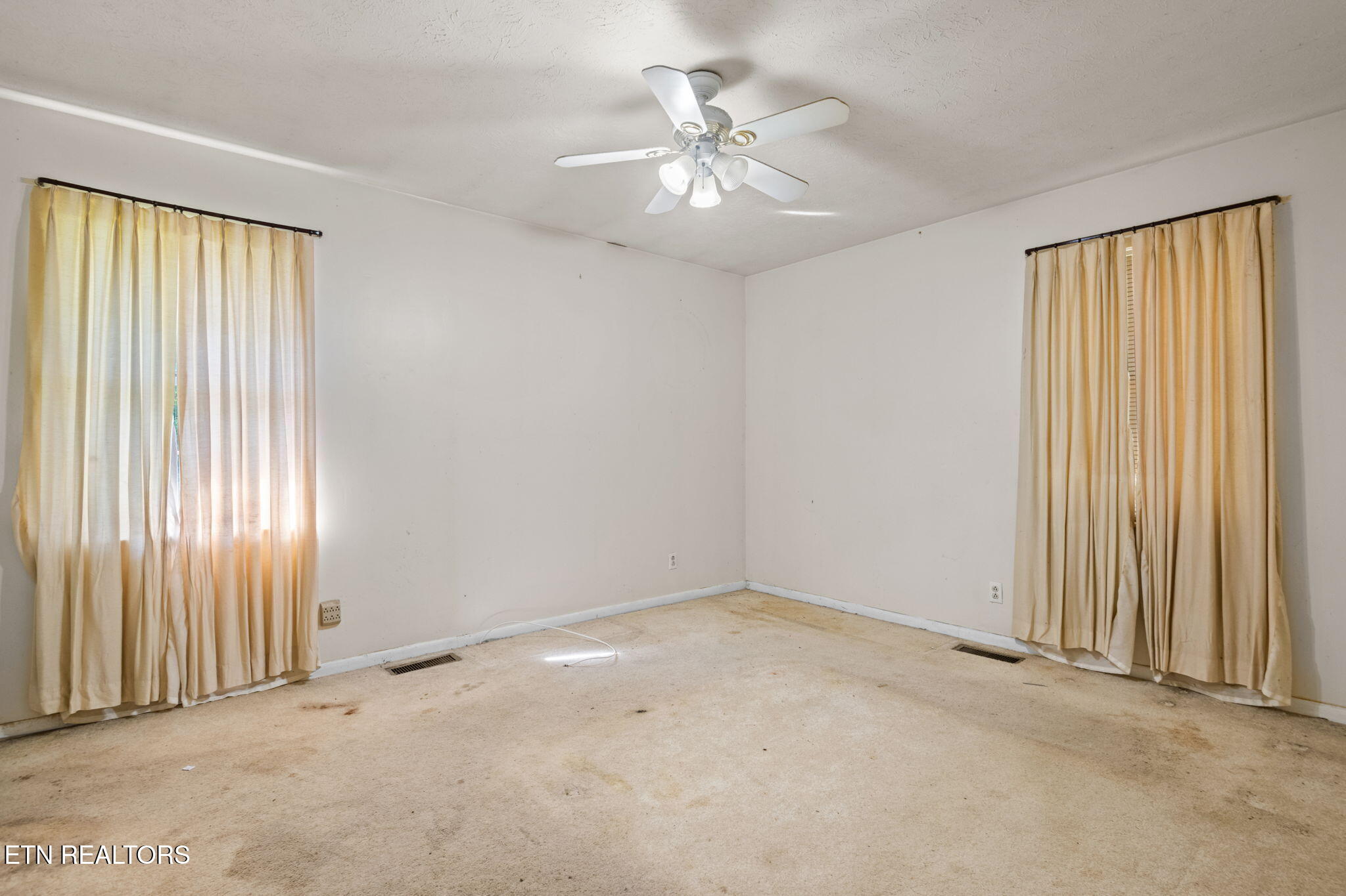 369 Back Valley Road Oliver Springs TN 37840