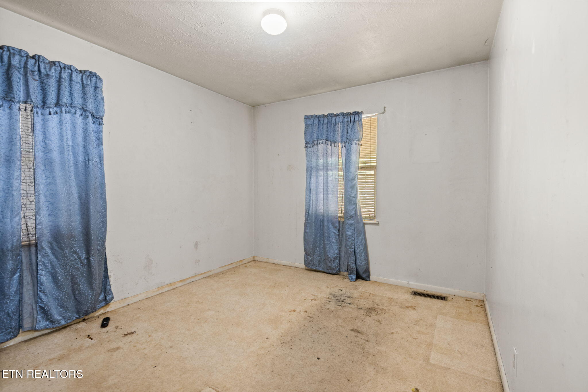 369 Back Valley Road Oliver Springs TN 37840