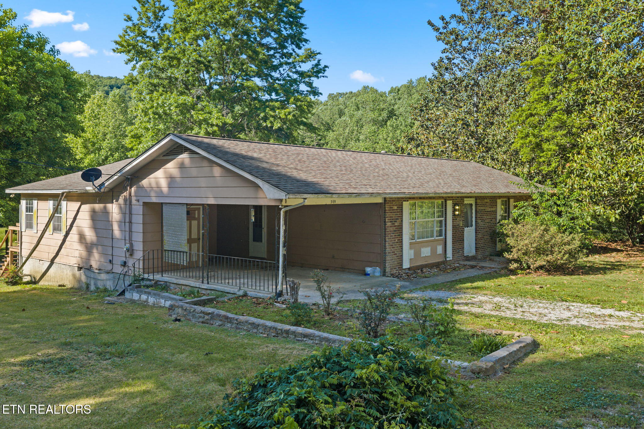 369 Back Valley Road Oliver Springs TN 37840