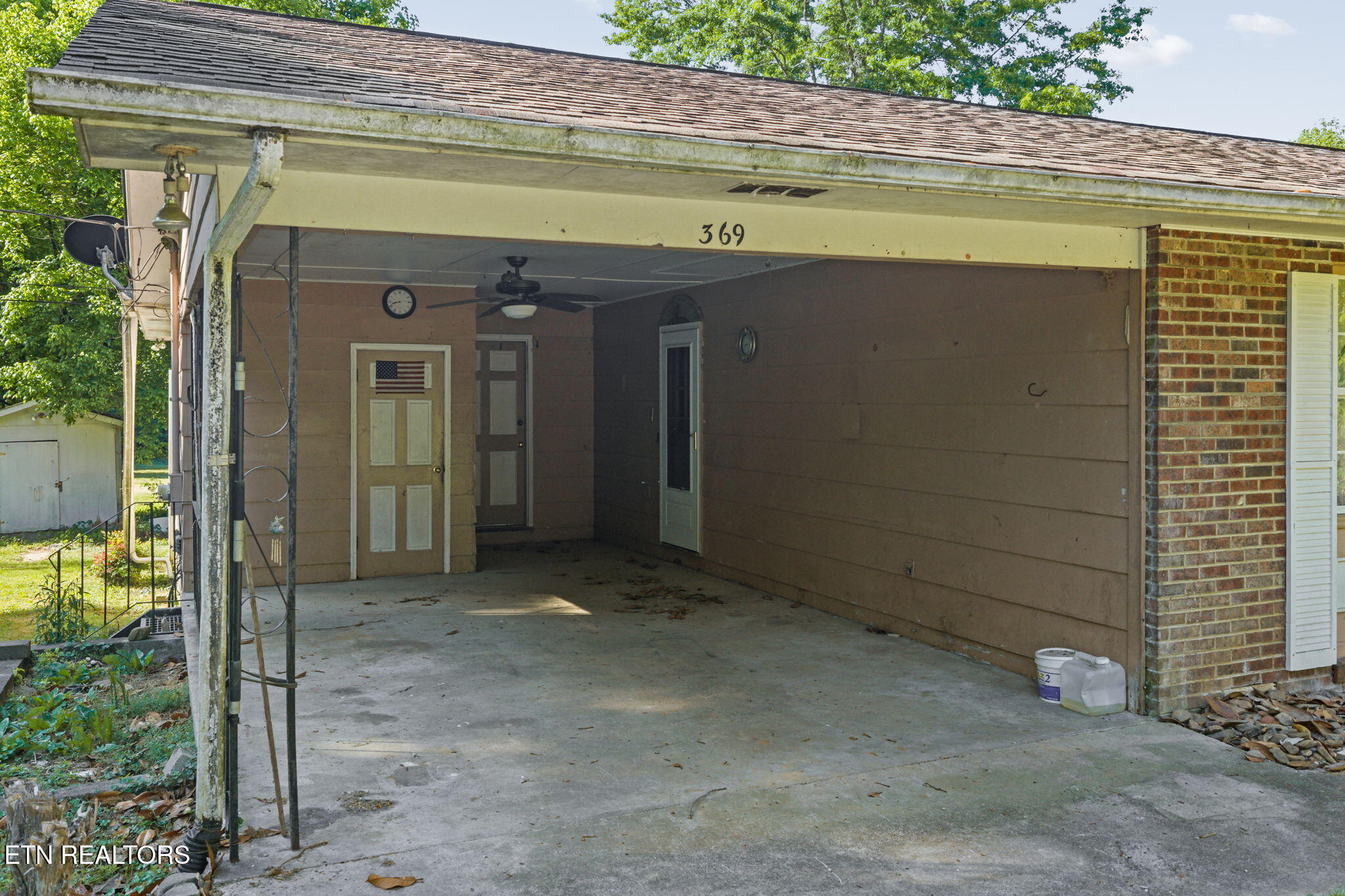 369 Back Valley Road Oliver Springs TN 37840