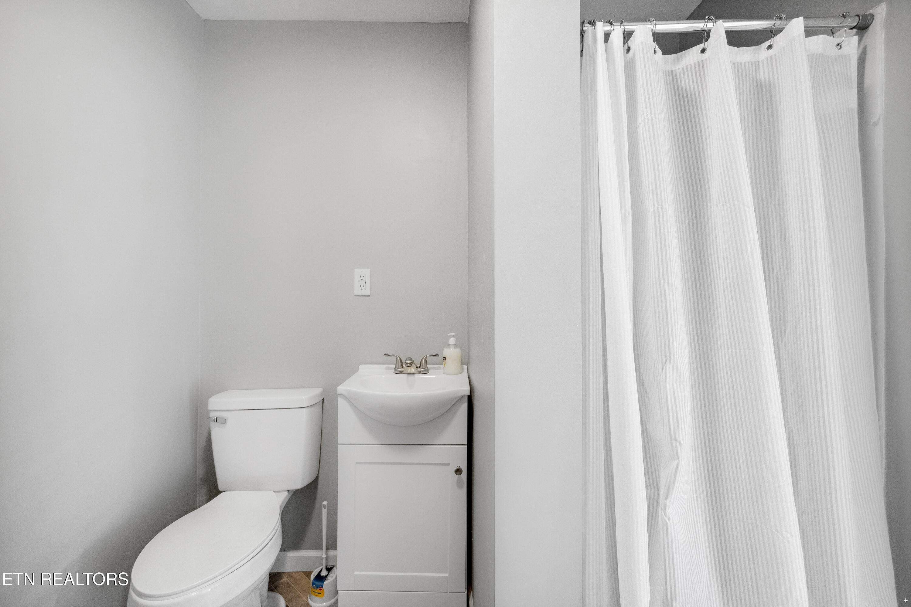 2221 Virginia Avenue Knoxville TN 37921