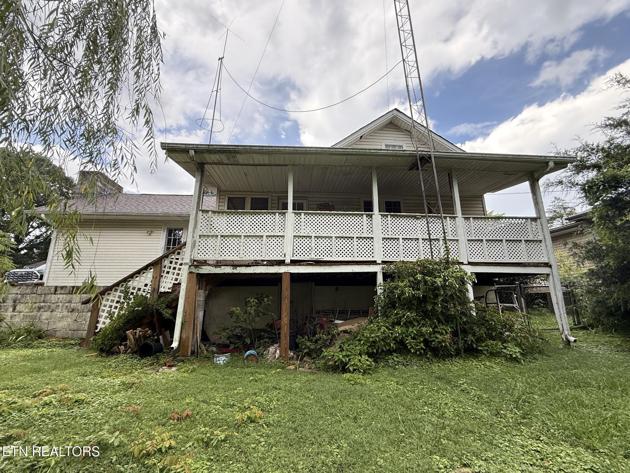 907 High Street Clinton TN 37716