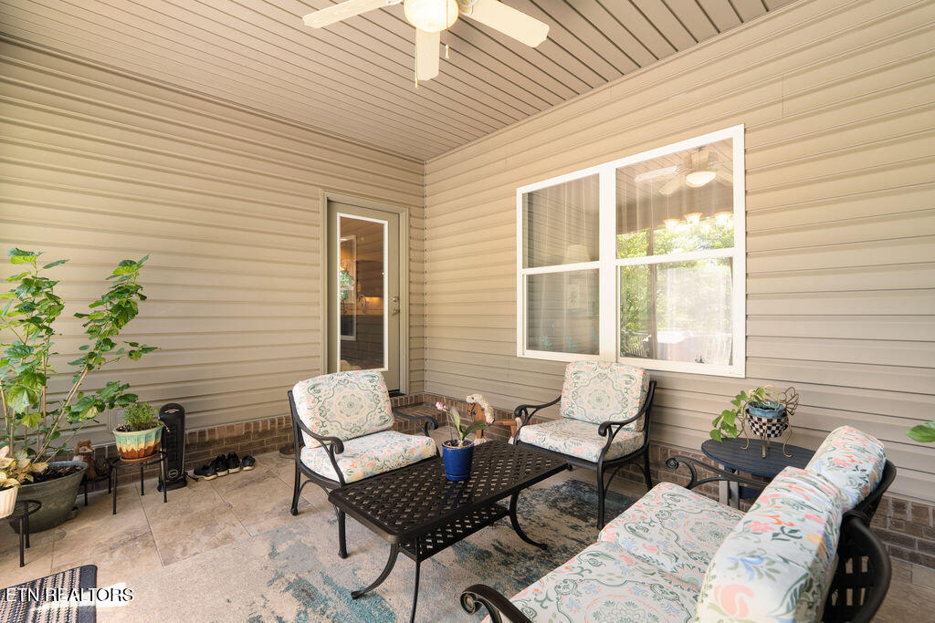 145 Daleyuhski Way Loudon TN 37774