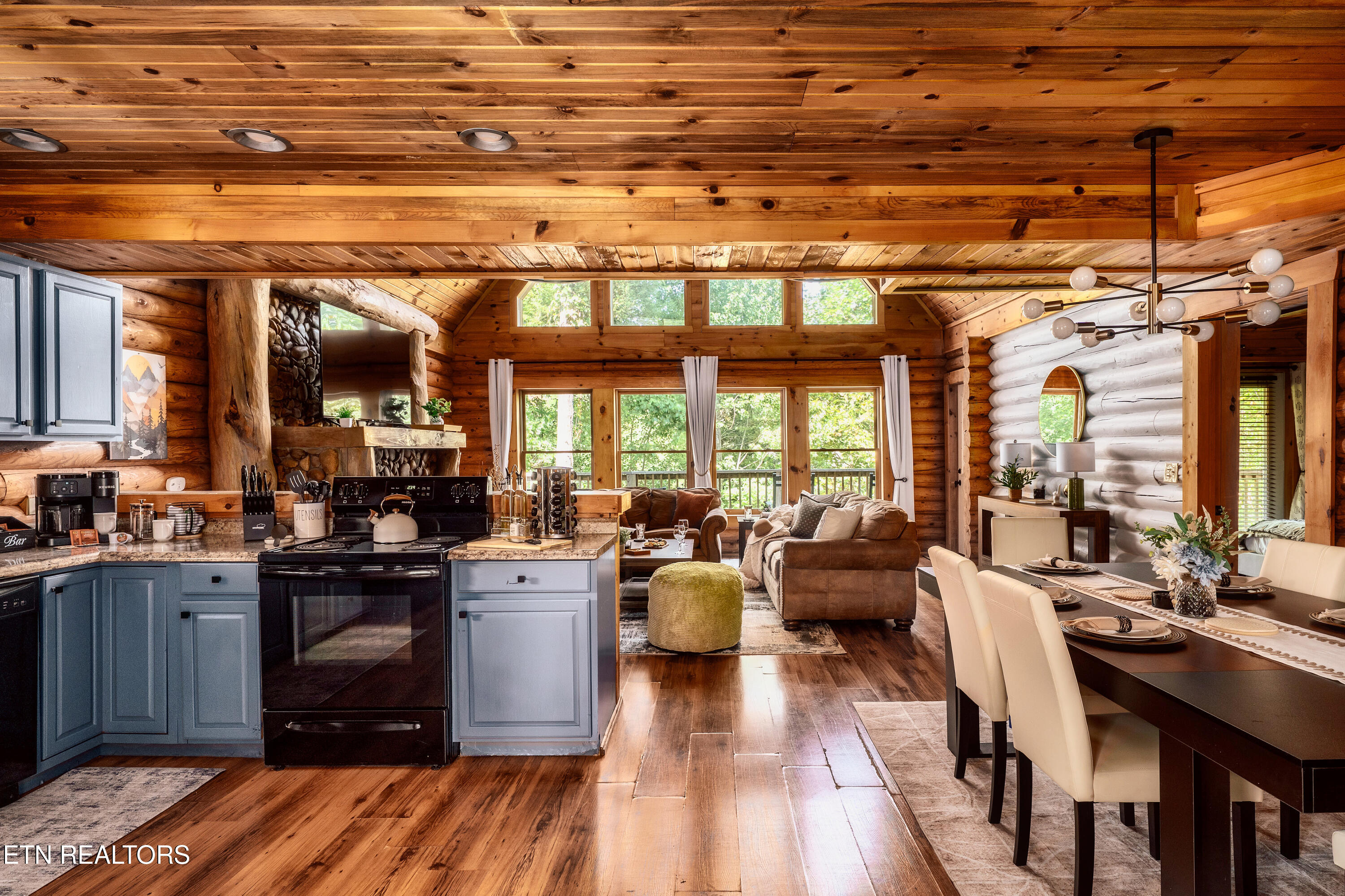 2615 Bear Crossing Way Sevierville TN 37862
