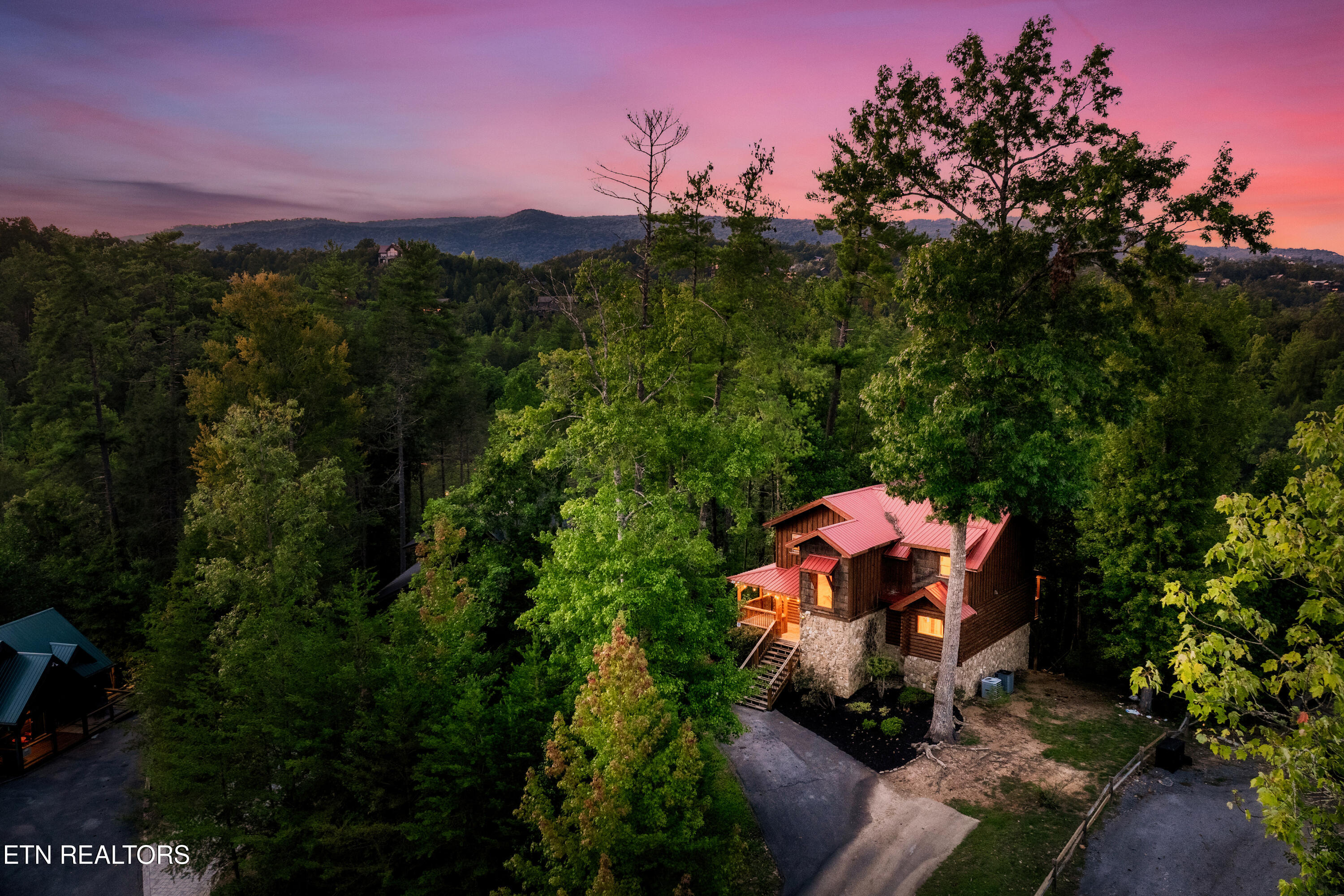 2615 Bear Crossing Way Sevierville TN 37862