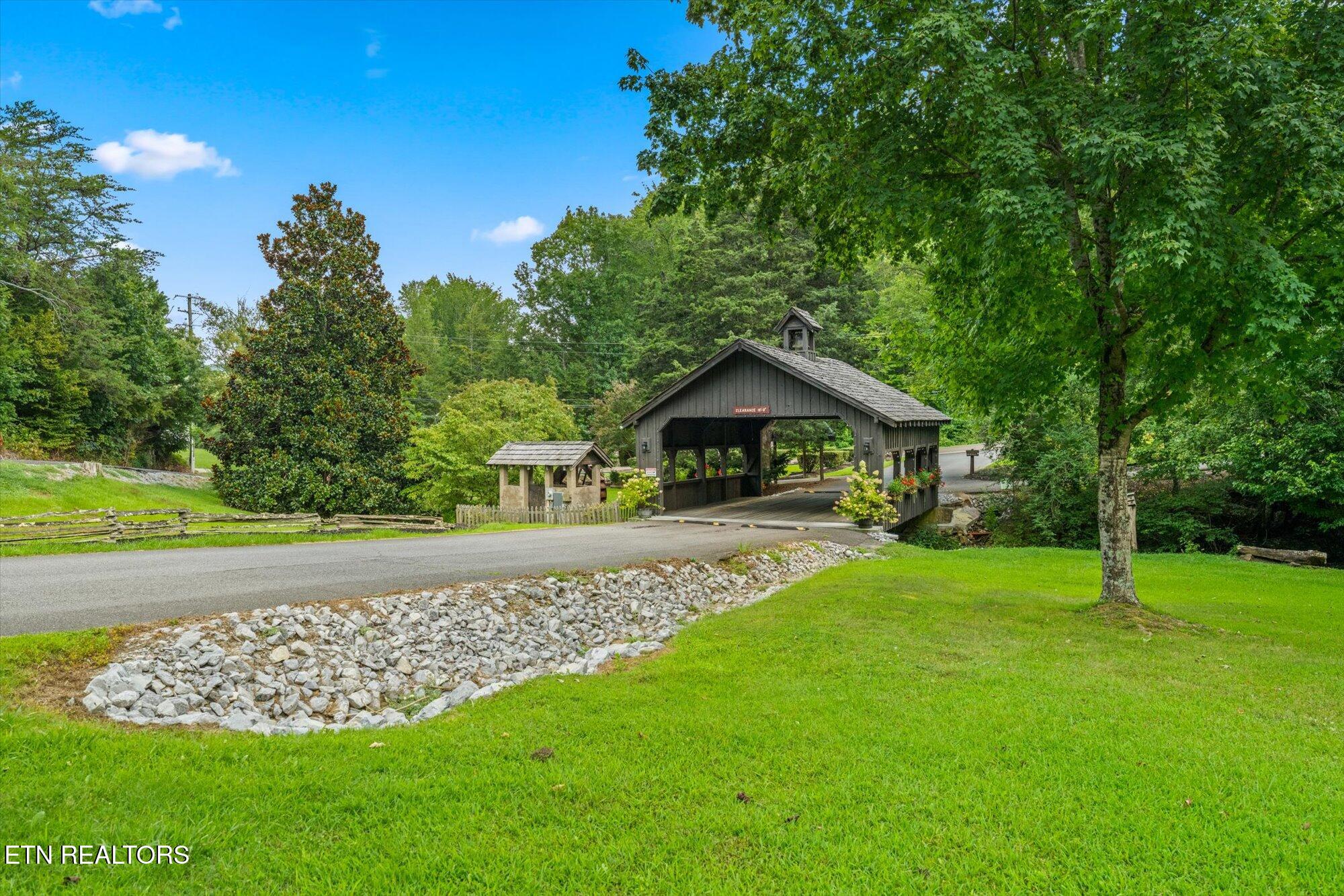 2615 Bear Crossing Way Sevierville TN 37862