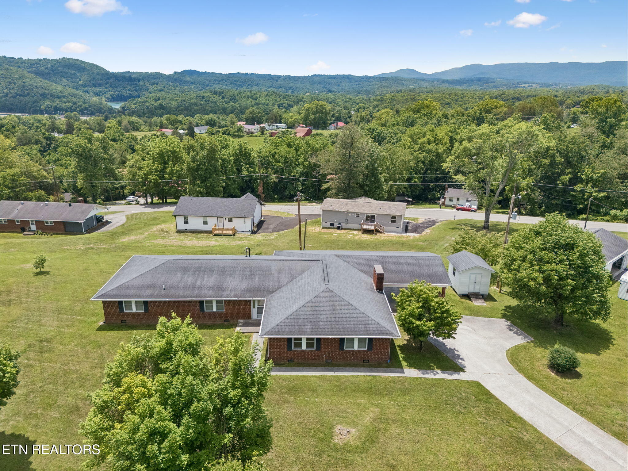 147 Meredith Road Lafollette TN 37766