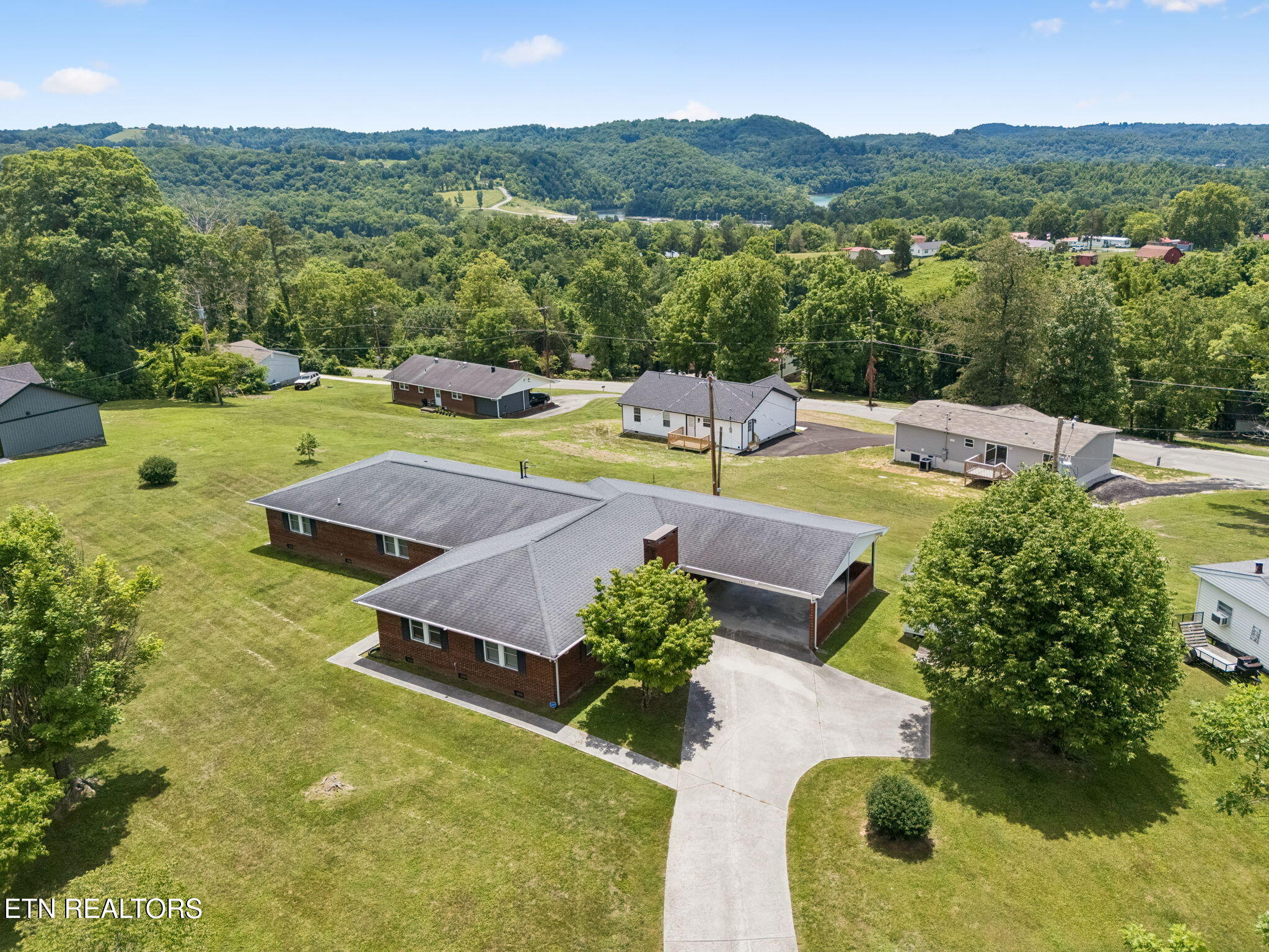 147 Meredith Road Lafollette TN 37766