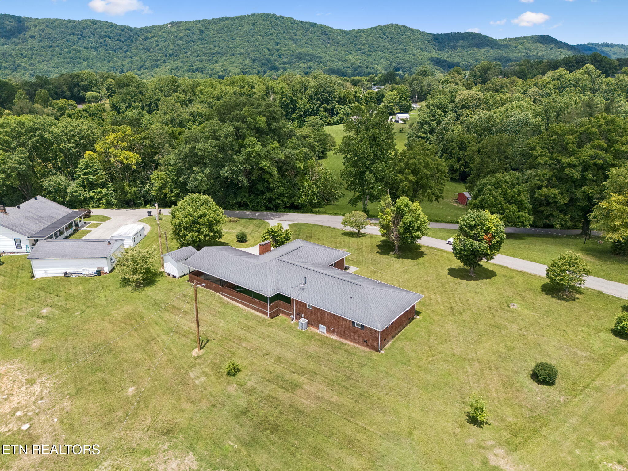 147 Meredith Road Lafollette TN 37766