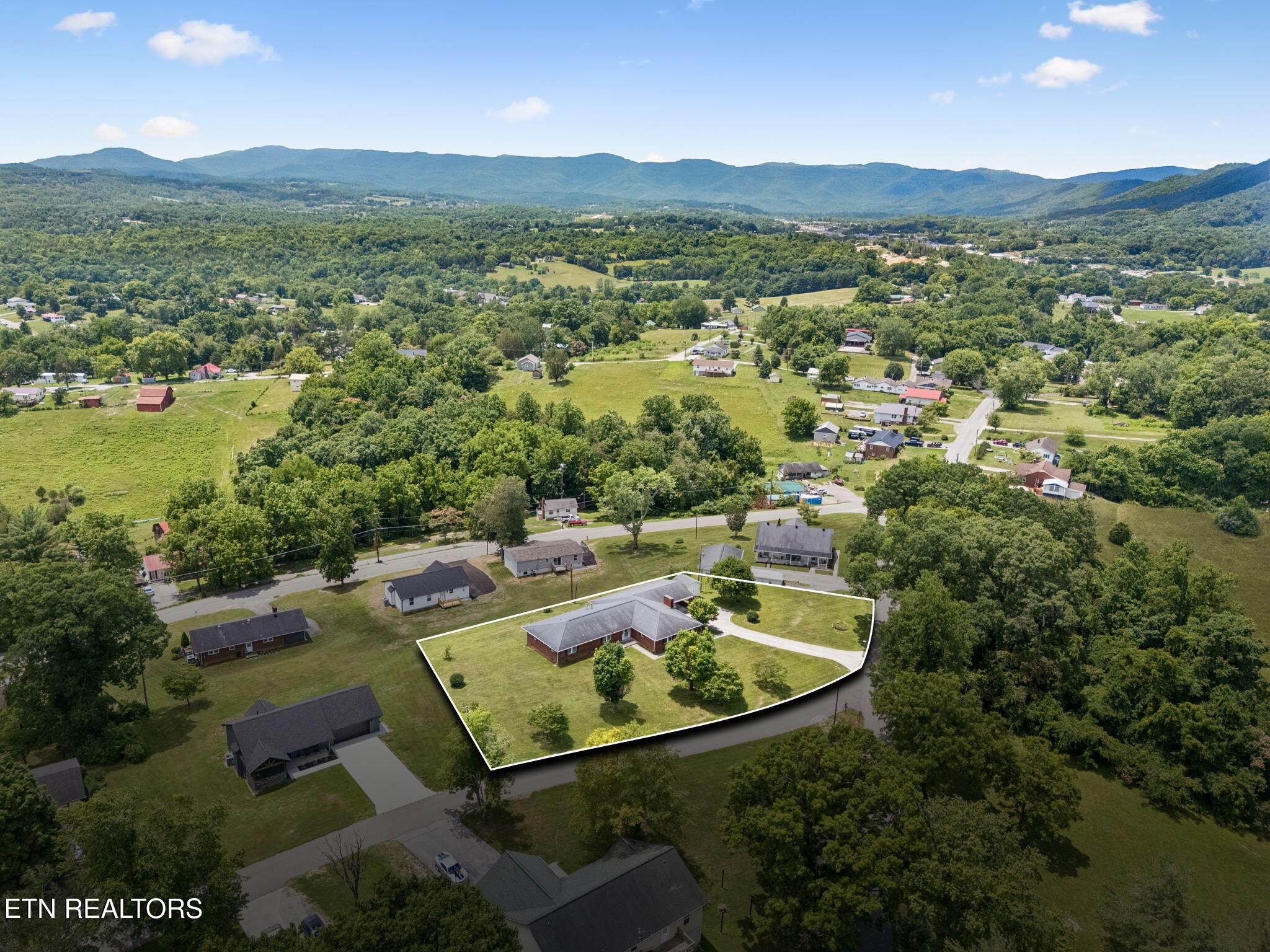 147 Meredith Road Lafollette TN 37766