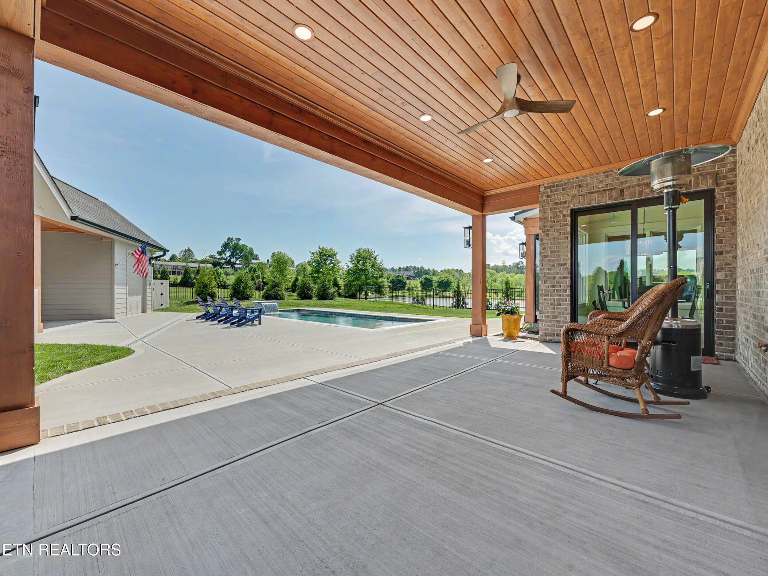 3775 Edgewater Way Louisville TN 37777