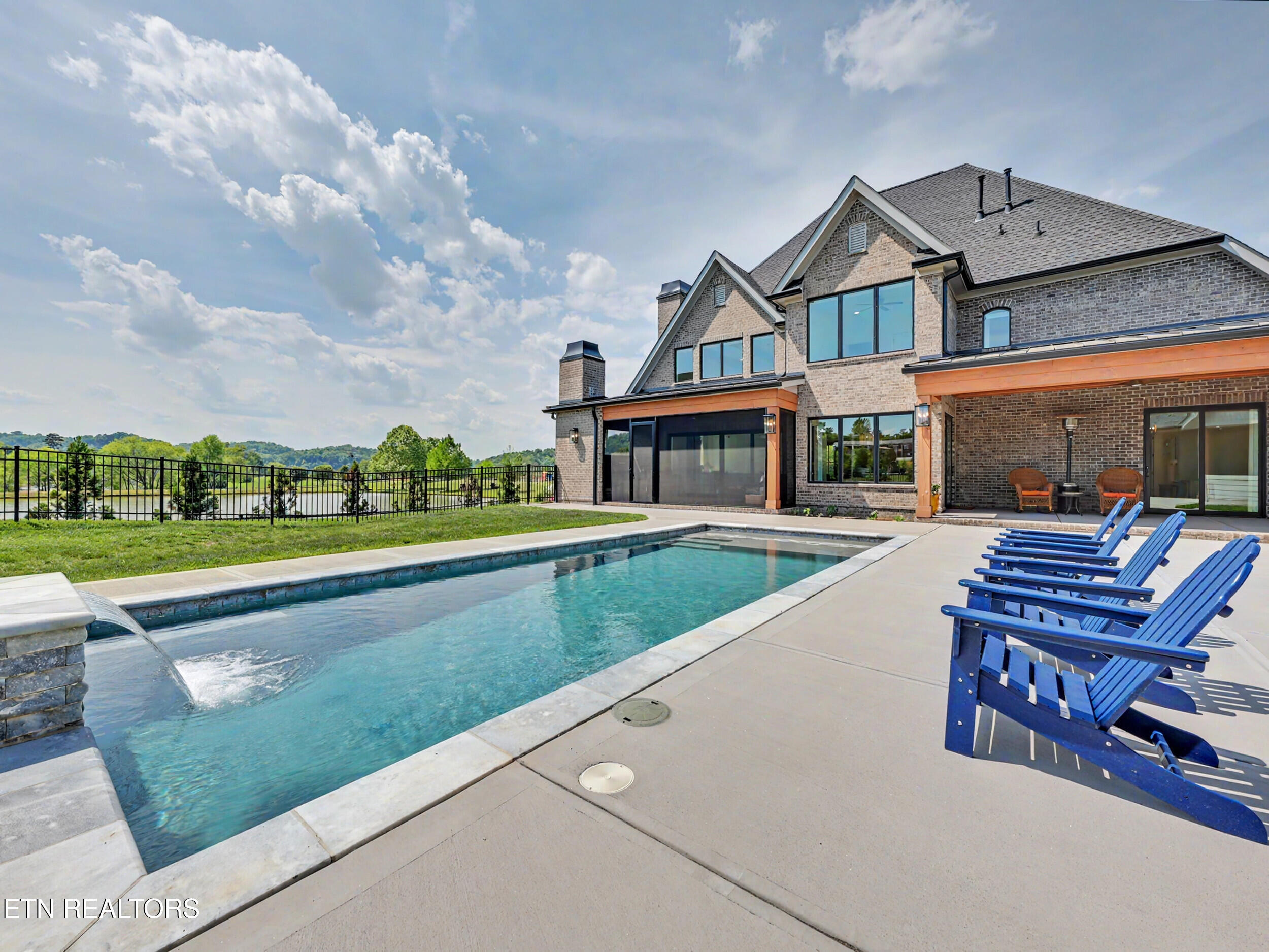 3775 Edgewater Way Louisville TN 37777