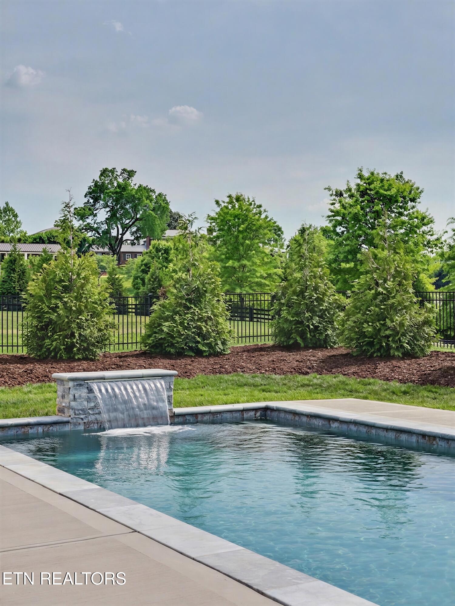 3775 Edgewater Way Louisville TN 37777