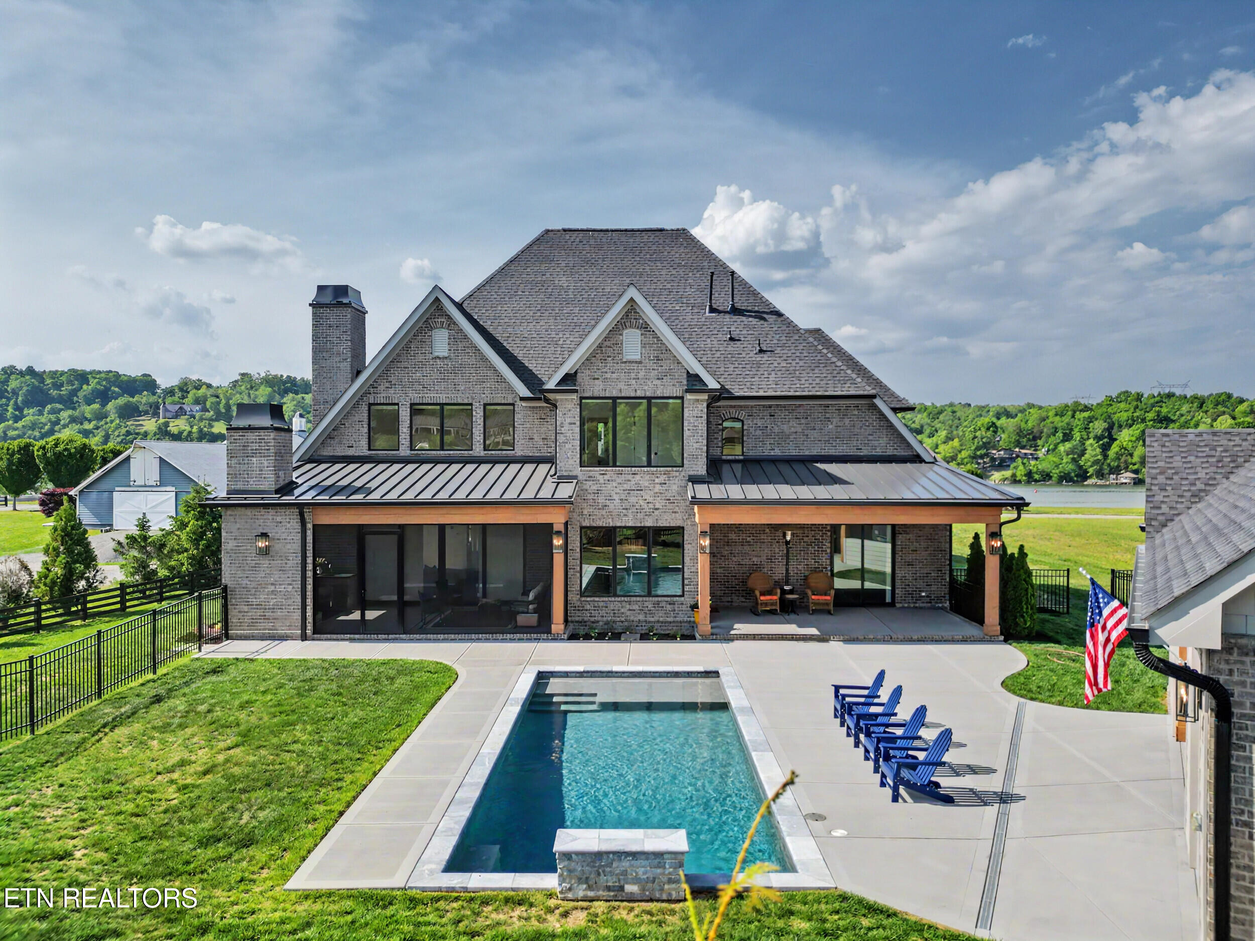 3775 Edgewater Way Louisville TN 37777