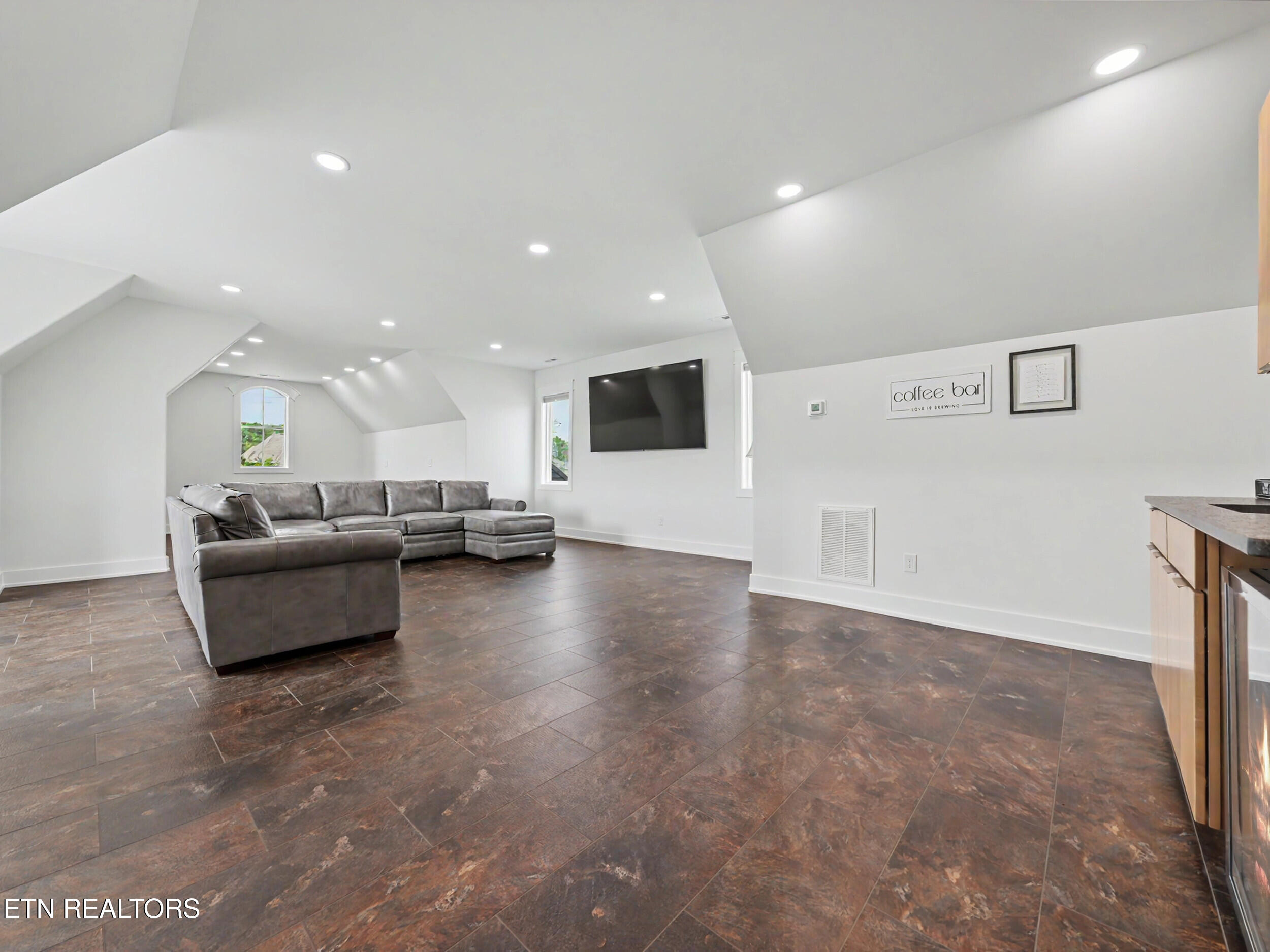 3775 Edgewater Way Louisville TN 37777