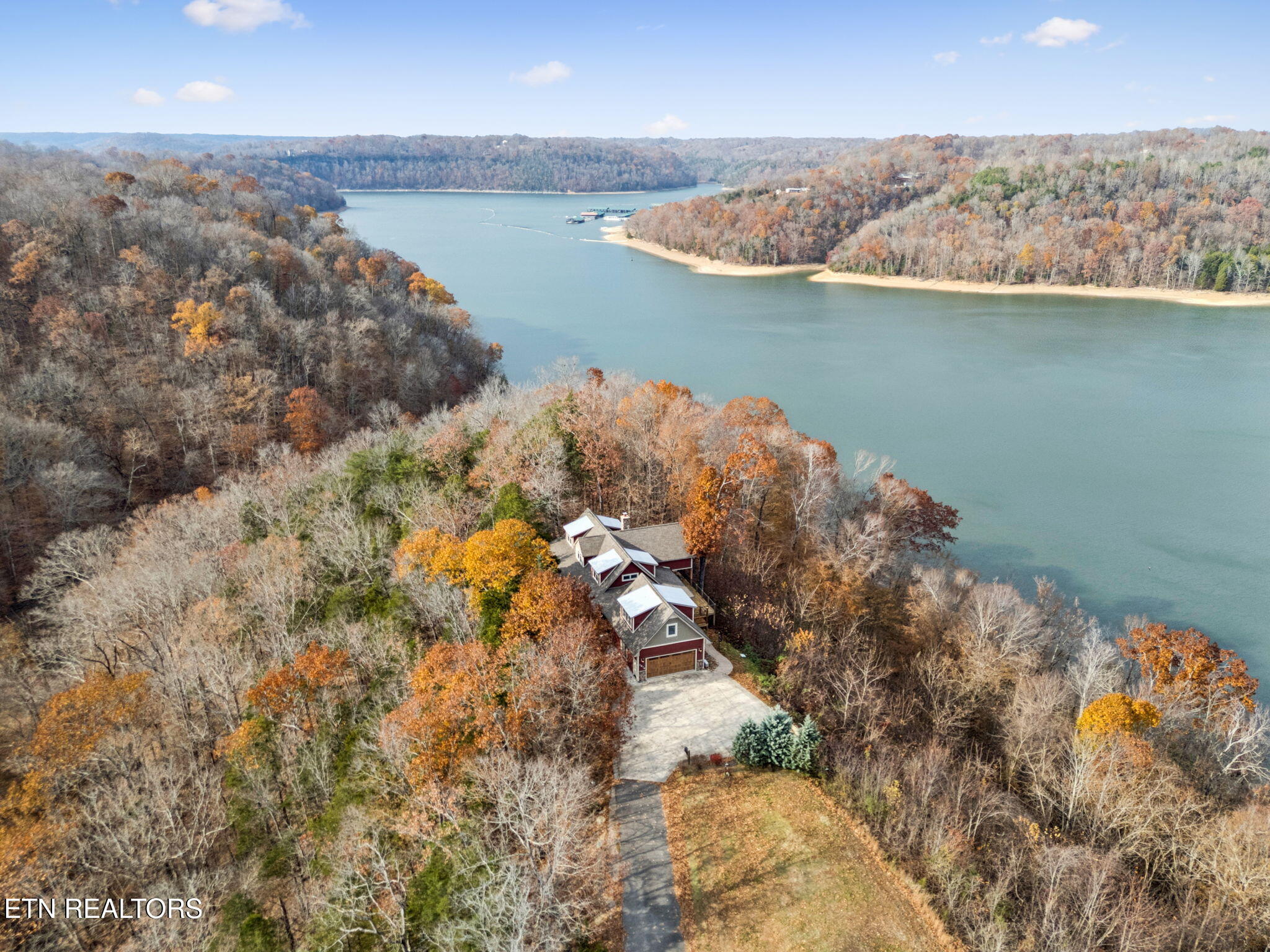 2070 Holly Bend Drive Byrdstown TN 38549