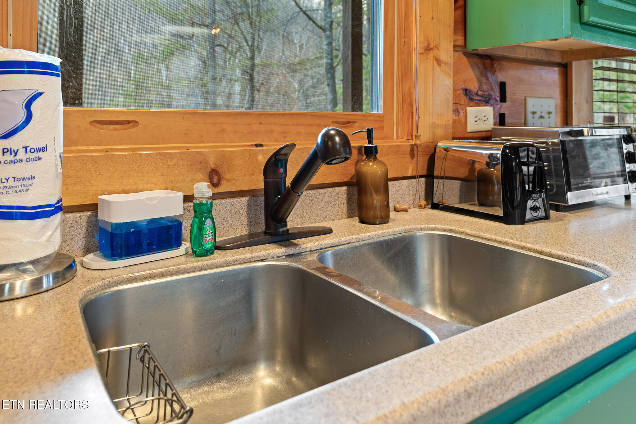 3318 Covered Bridge Way Sevierville TN 37862