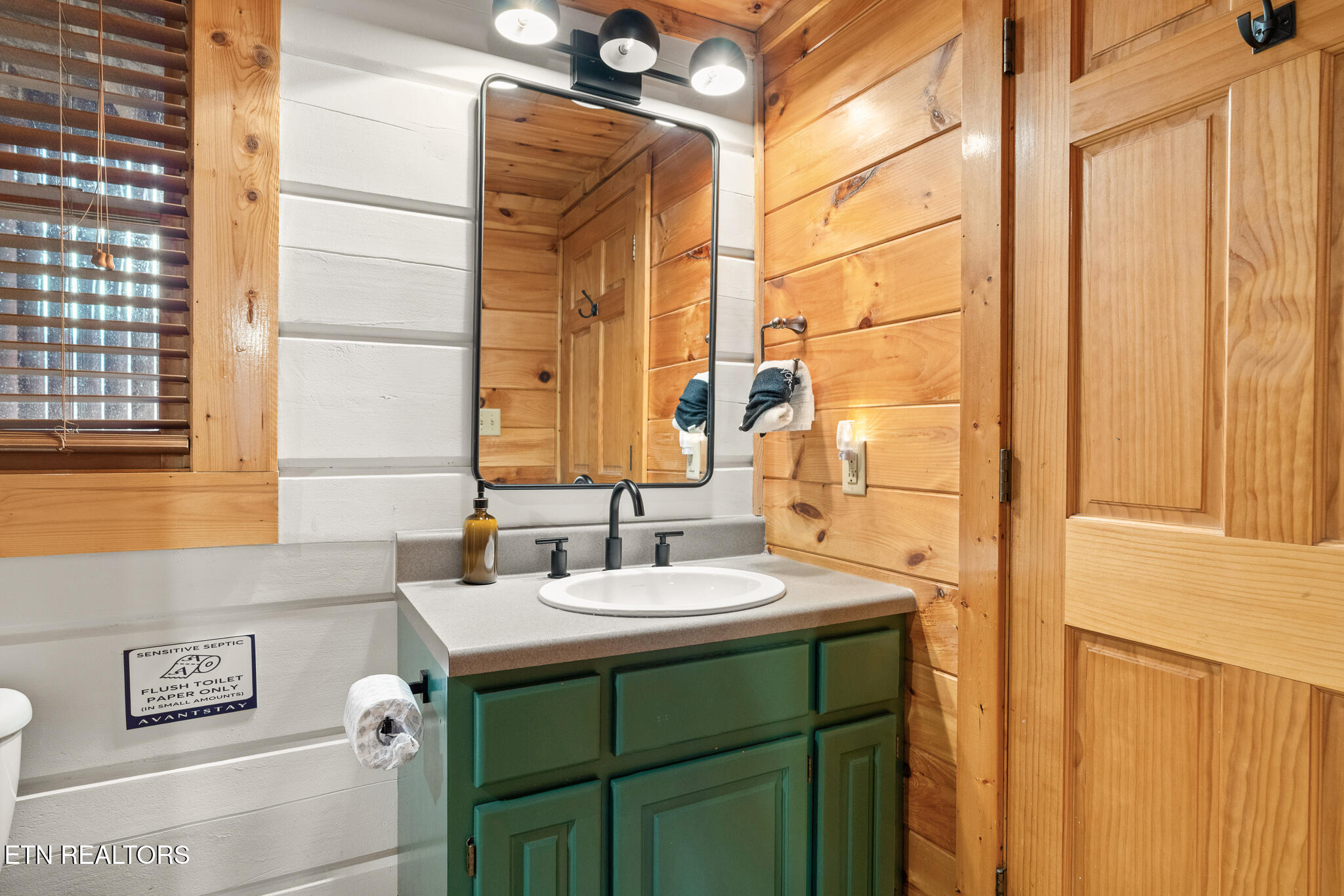 3318 Covered Bridge Way Sevierville TN 37862