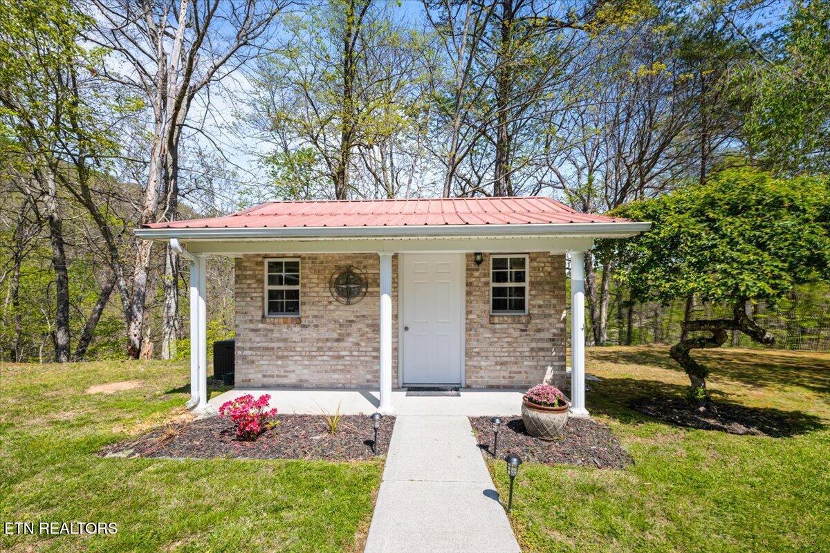 176 Mineral Springs Lane Jacksboro TN 37757