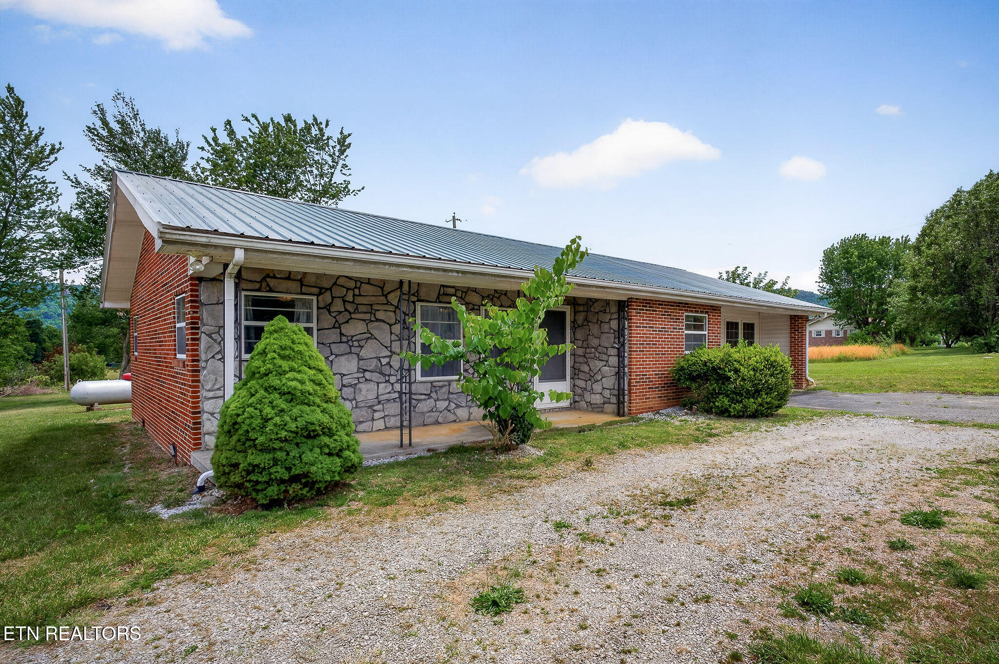 1372 Jamestown Highway Livingston TN 38570