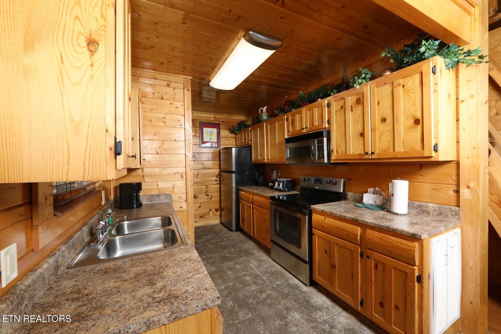 2212 Towering Hemlock Drive Sevierville TN 37876