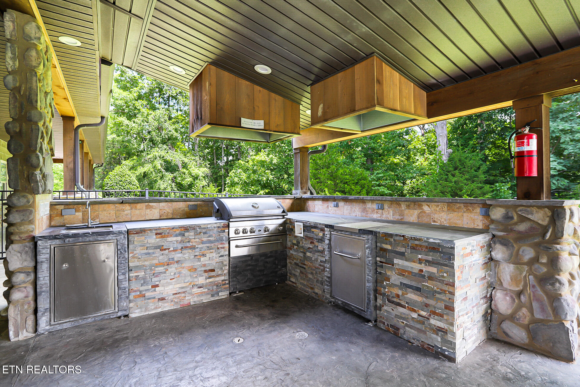 1144 Sanctuary Shores Way Sevierville TN 37876
