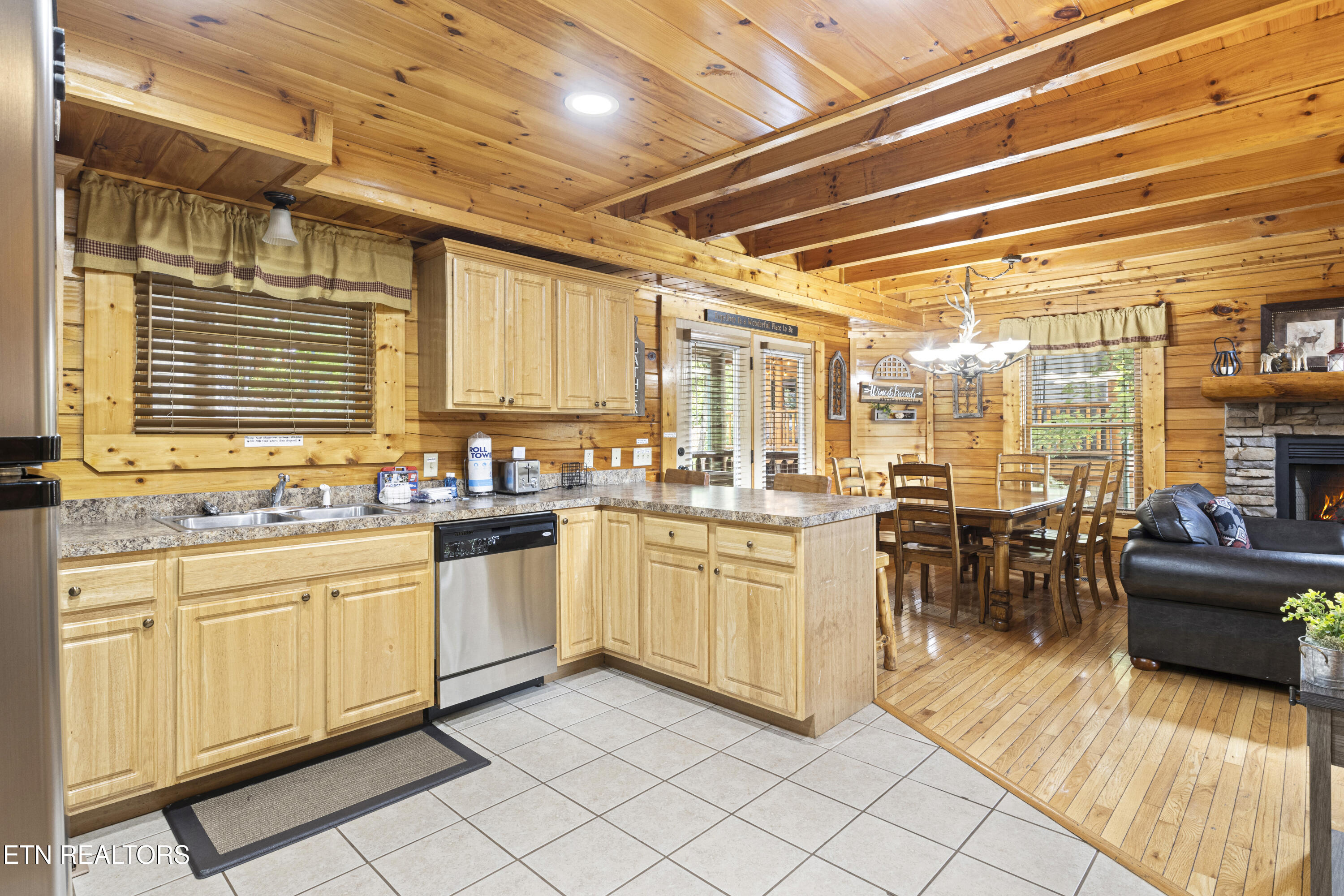 1665 Mountain Lodge Way Pigeon Forge TN 37862