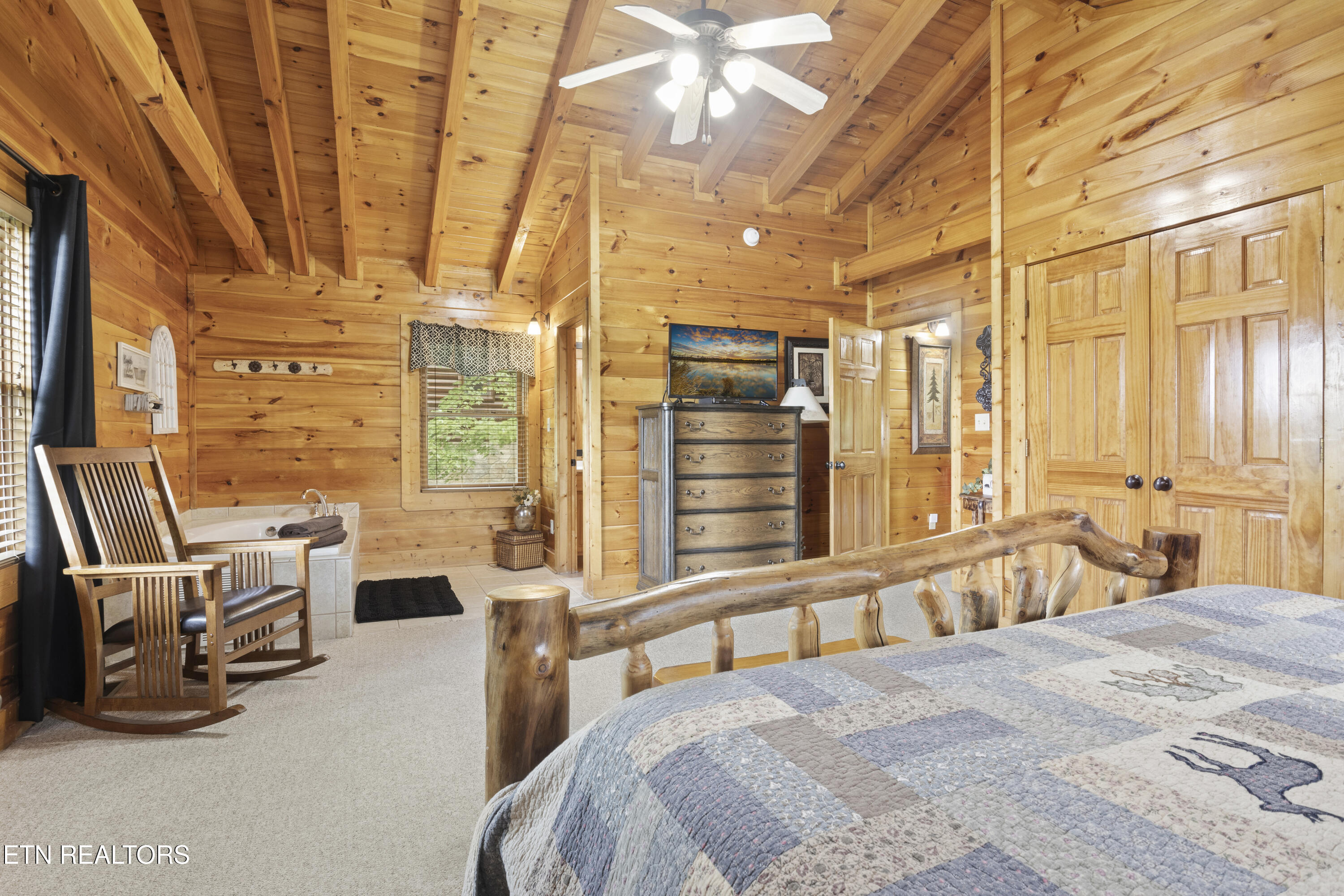 1665 Mountain Lodge Way Pigeon Forge TN 37862