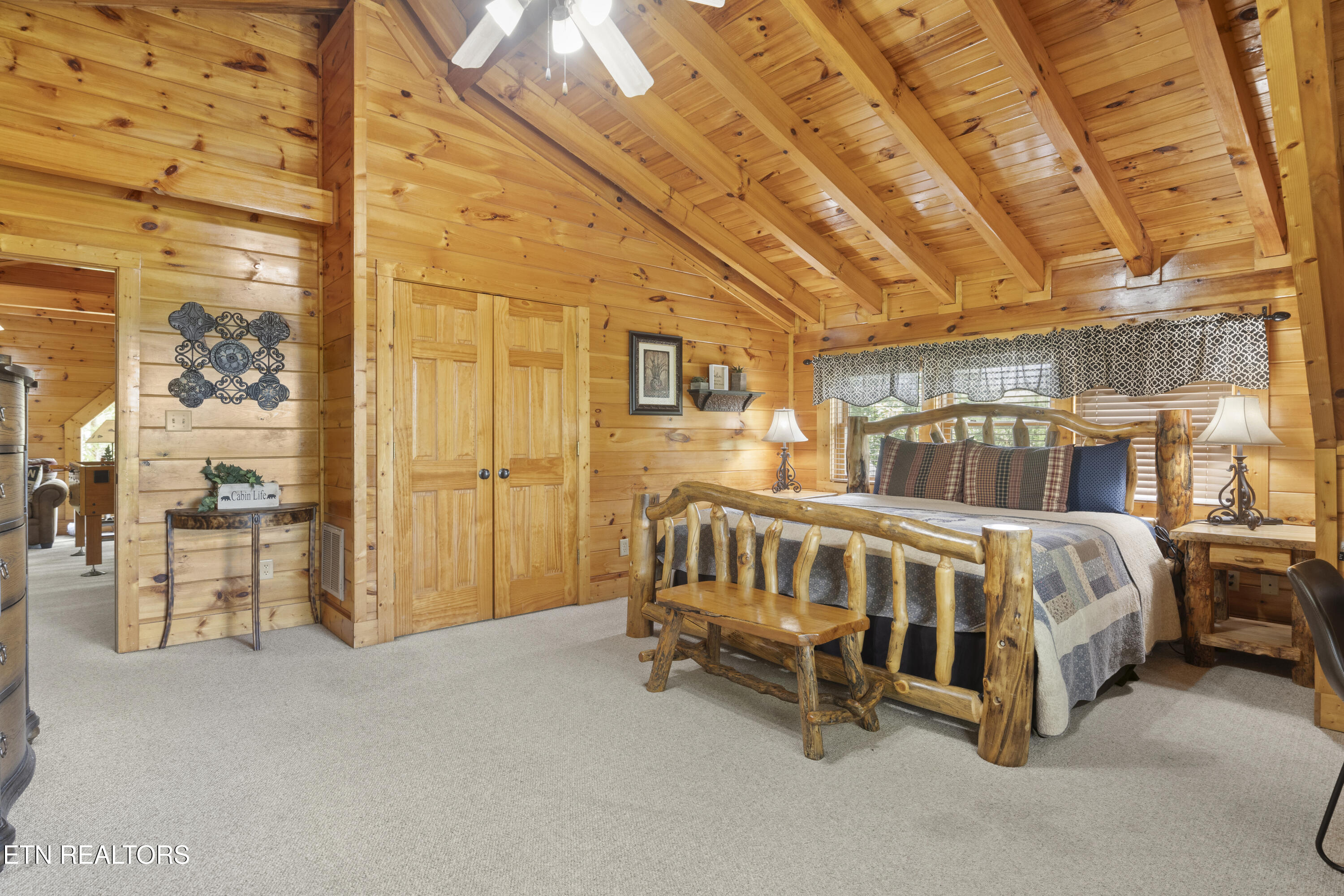 1665 Mountain Lodge Way Pigeon Forge TN 37862