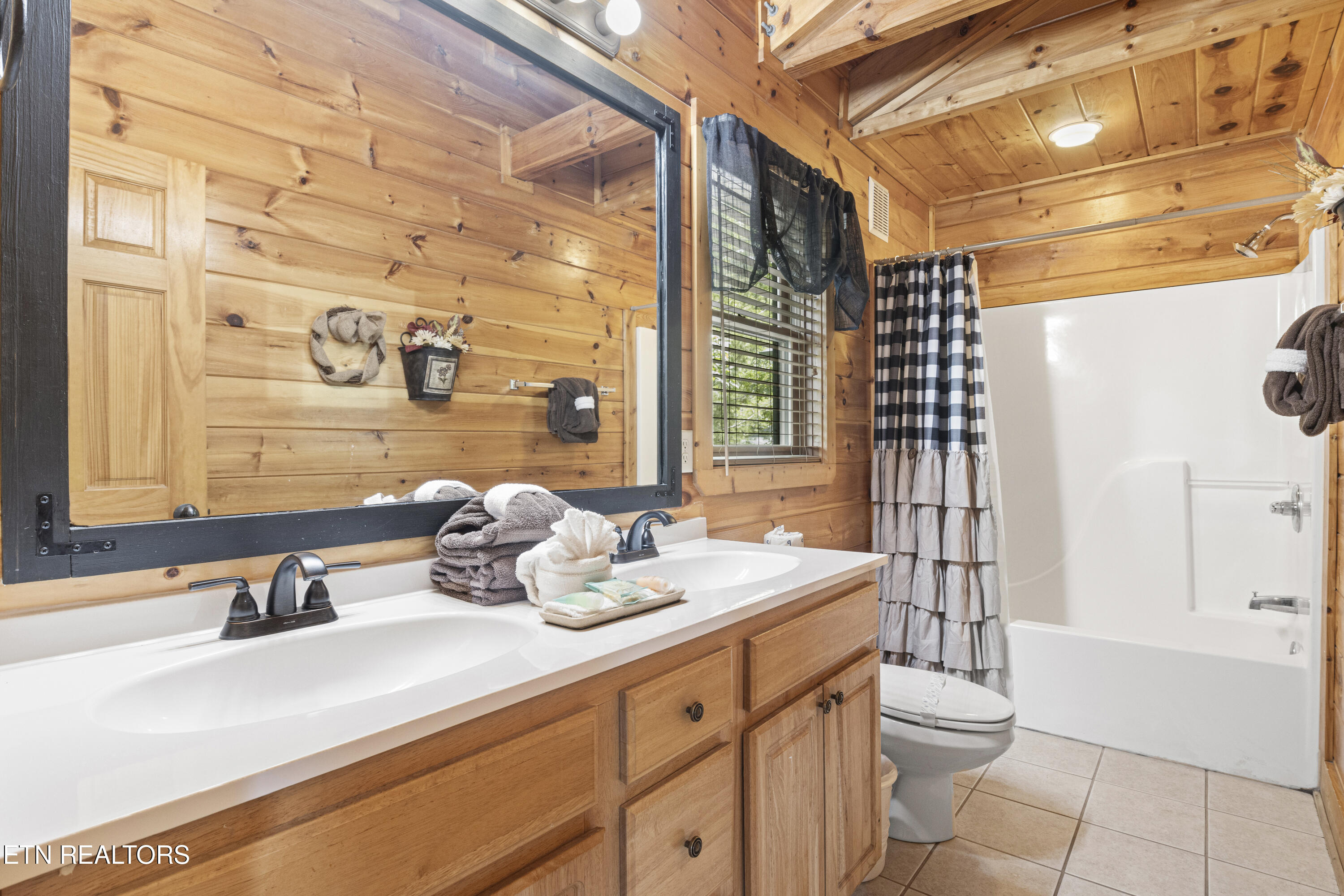 1665 Mountain Lodge Way Pigeon Forge TN 37862