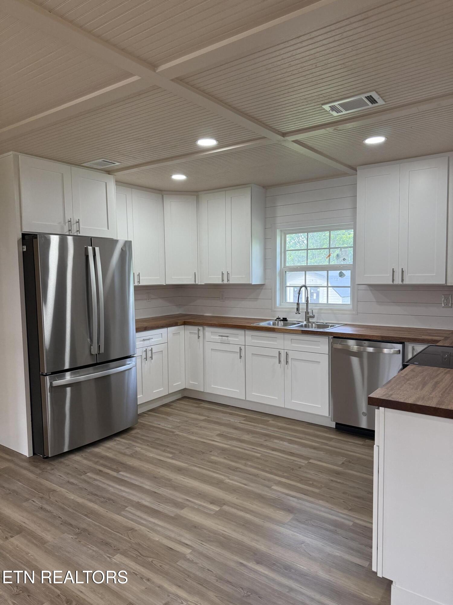 404 Greenwood Circle Madisonville TN 37354