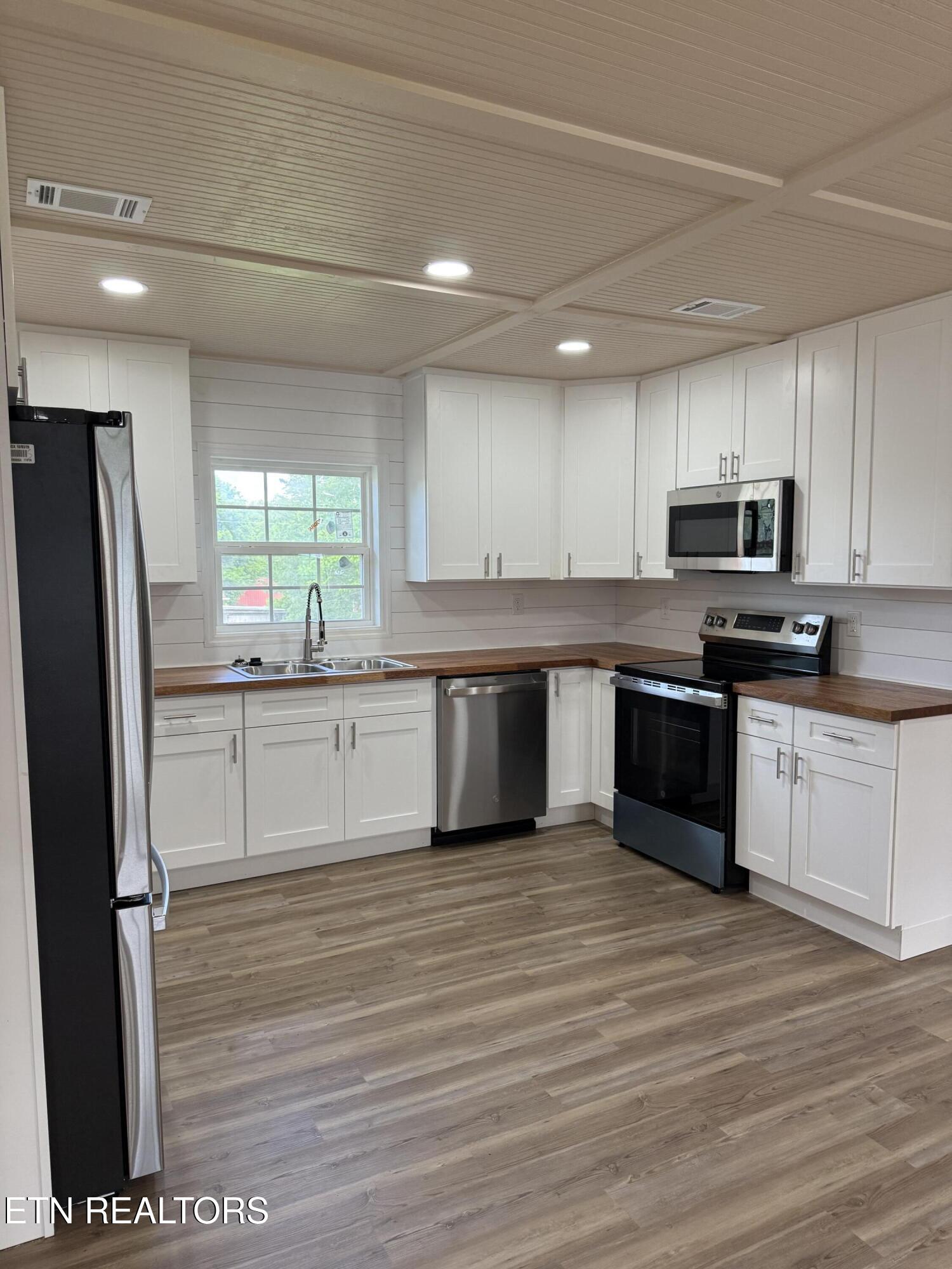 404 Greenwood Circle Madisonville TN 37354