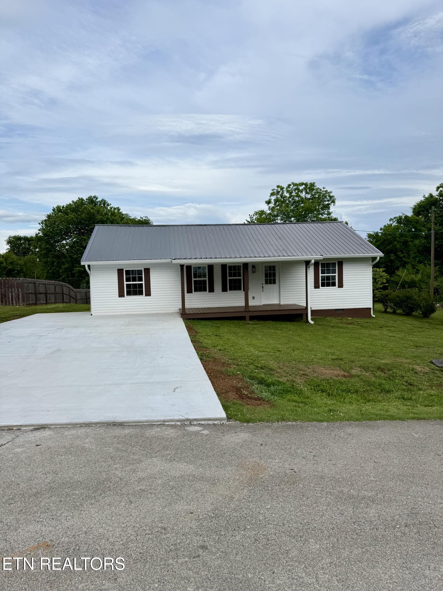404 Greenwood Circle Madisonville TN 37354