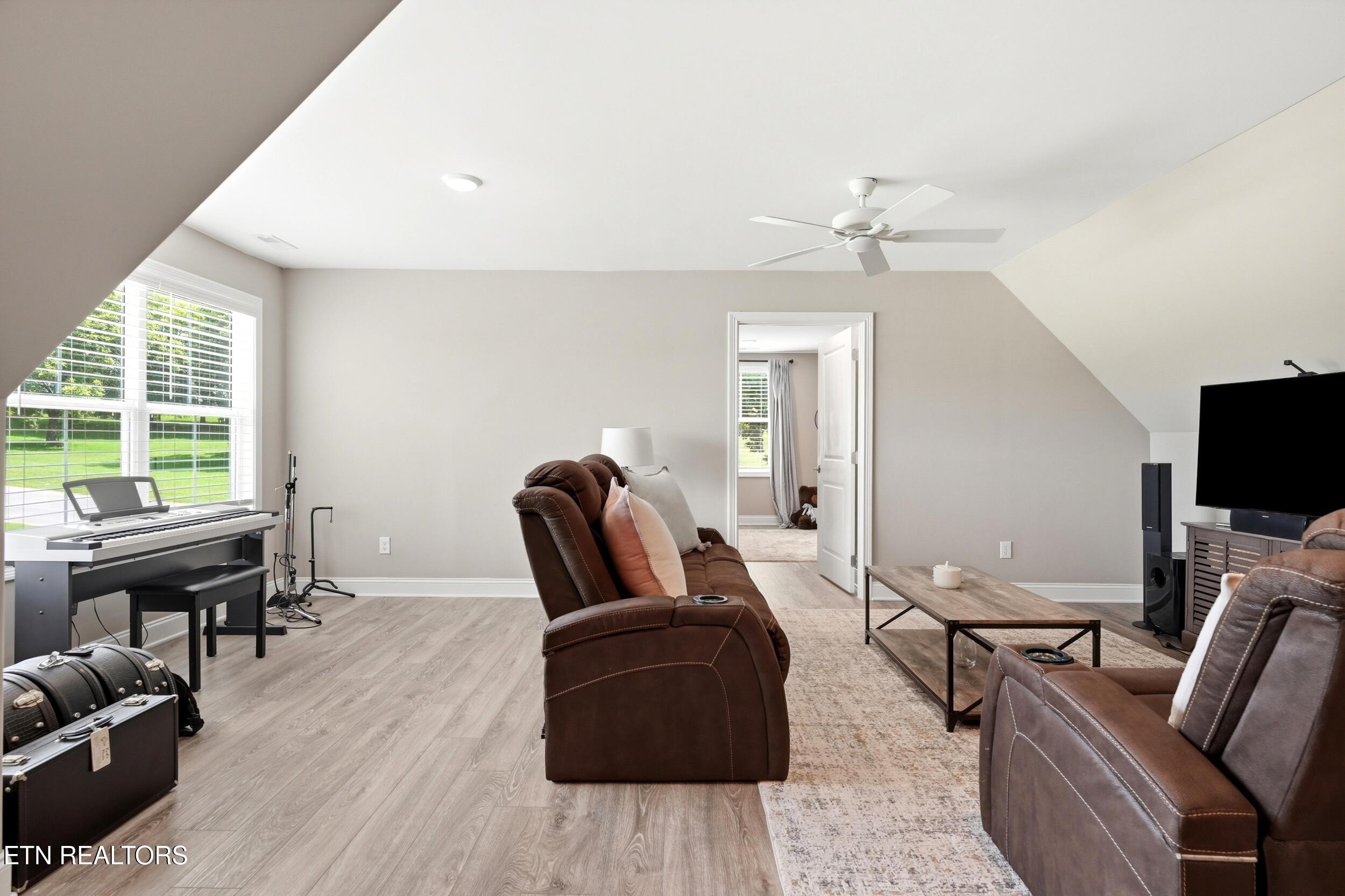1869 Persimmon Ridge Loudon TN 37774
