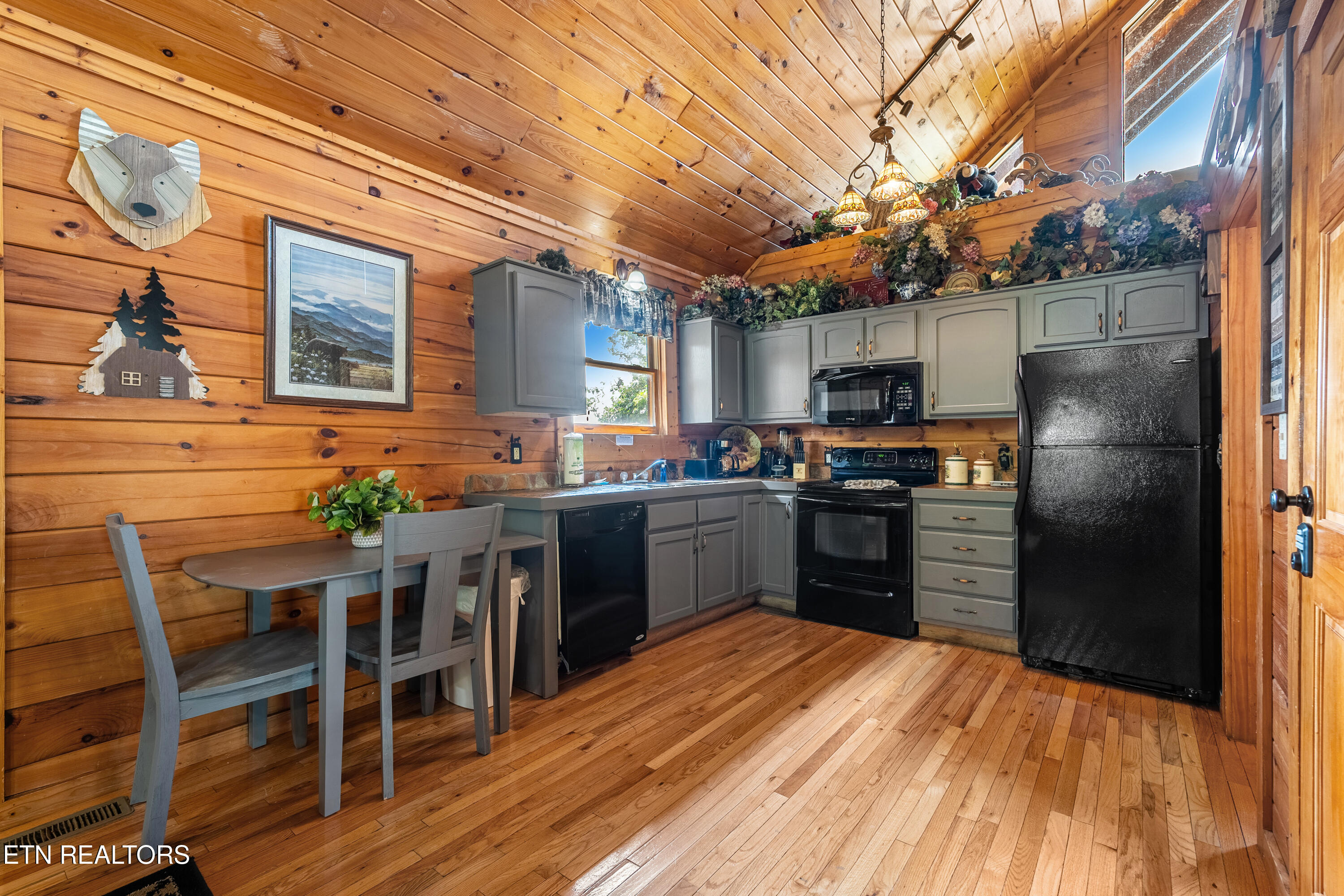 936 Black Bear Cub Way Sevierville TN 37862