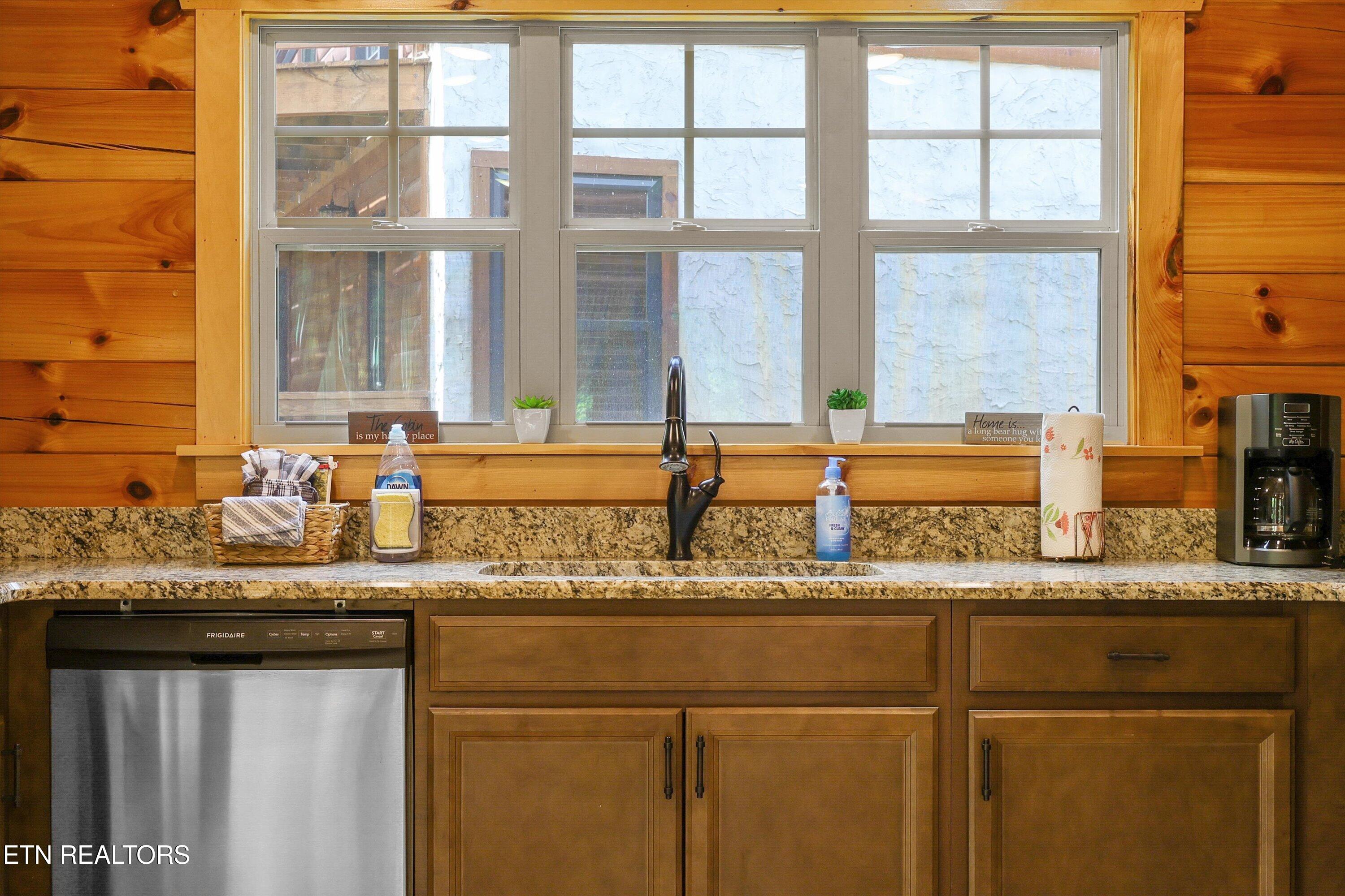 1622 Misty Hollow Way Gatlinburg TN 37738