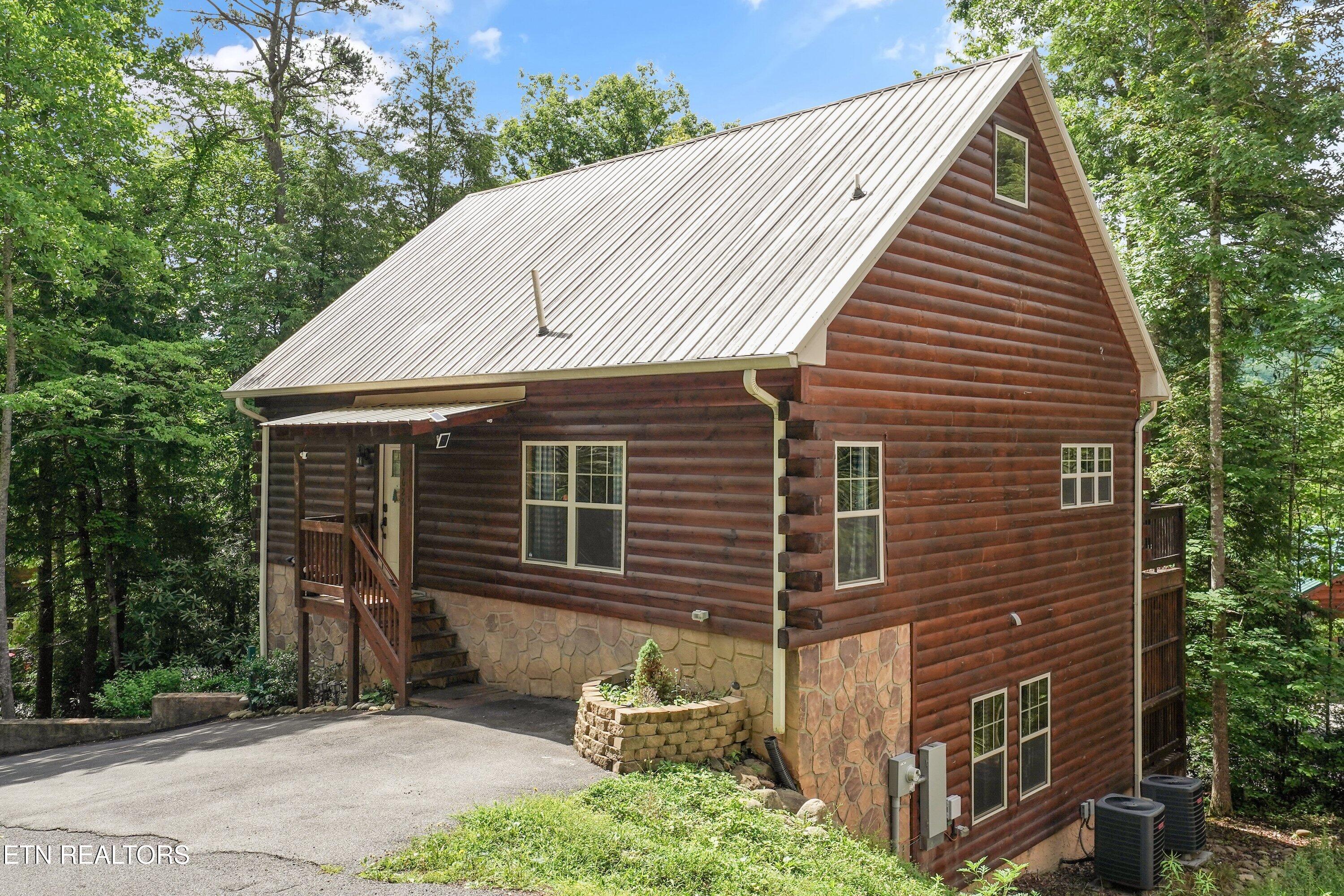 1622 Misty Hollow Way Gatlinburg TN 37738