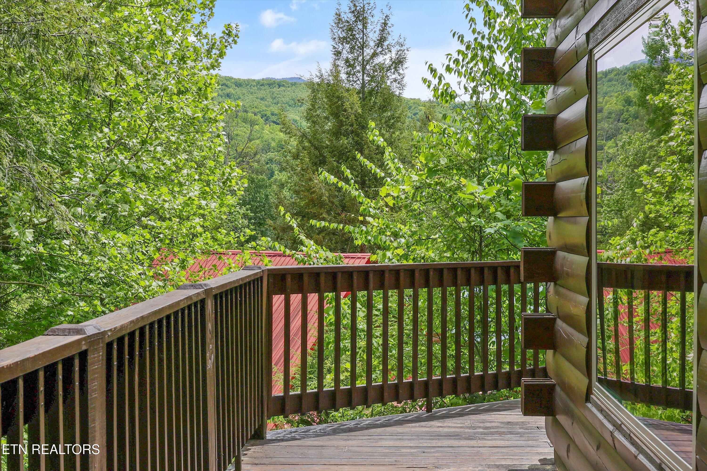 1622 Misty Hollow Way Gatlinburg TN 37738