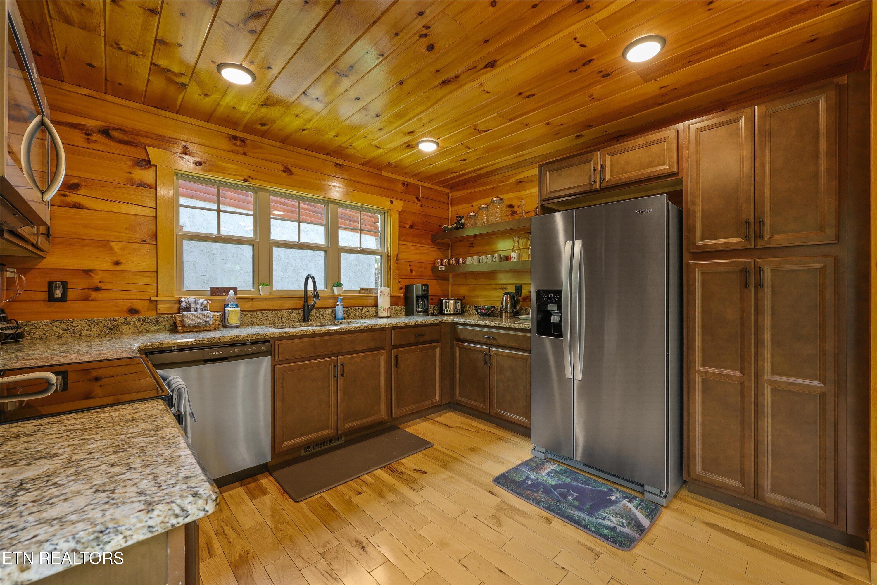 1622 Misty Hollow Way Gatlinburg TN 37738