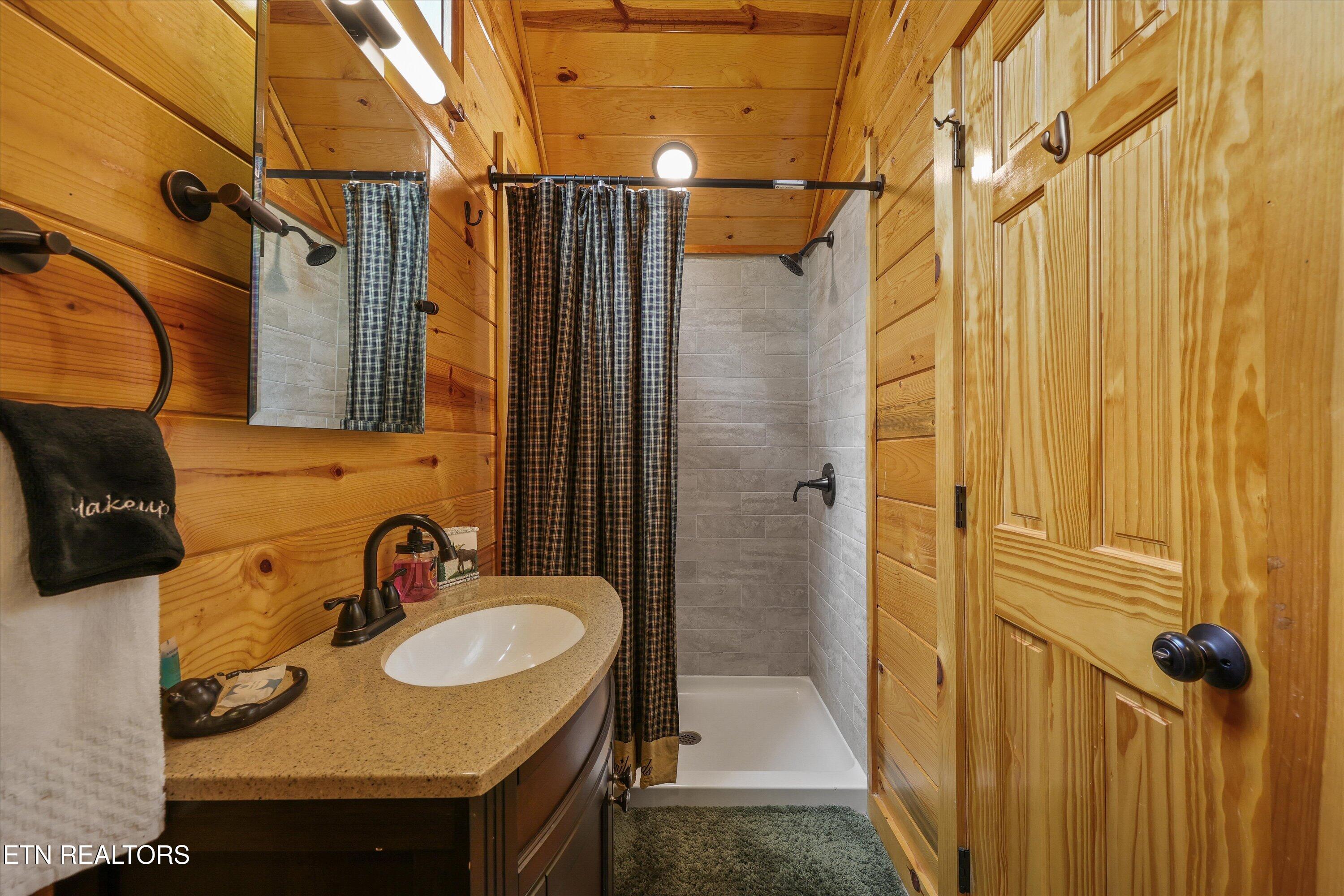 1622 Misty Hollow Way Gatlinburg TN 37738
