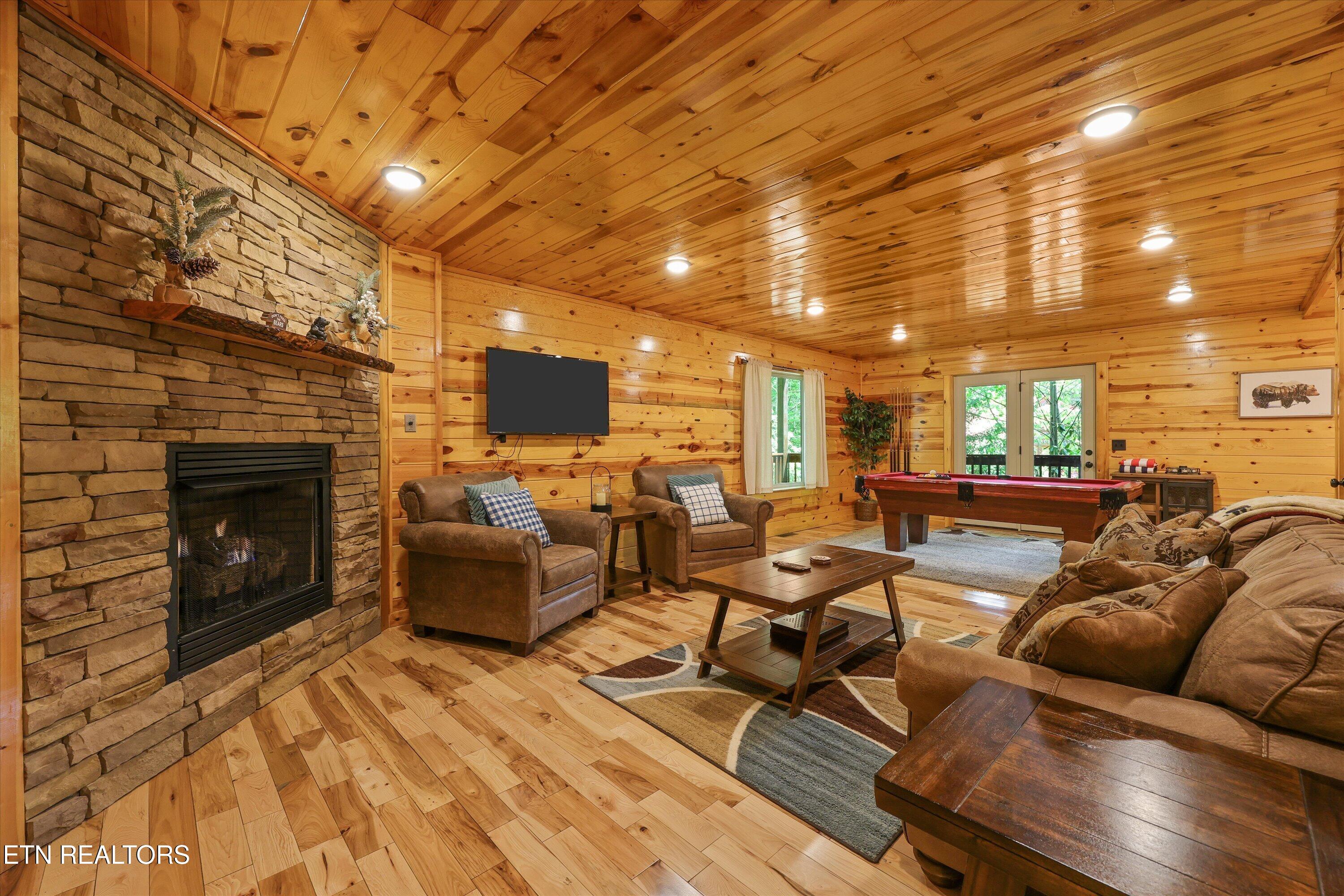 1622 Misty Hollow Way Gatlinburg TN 37738