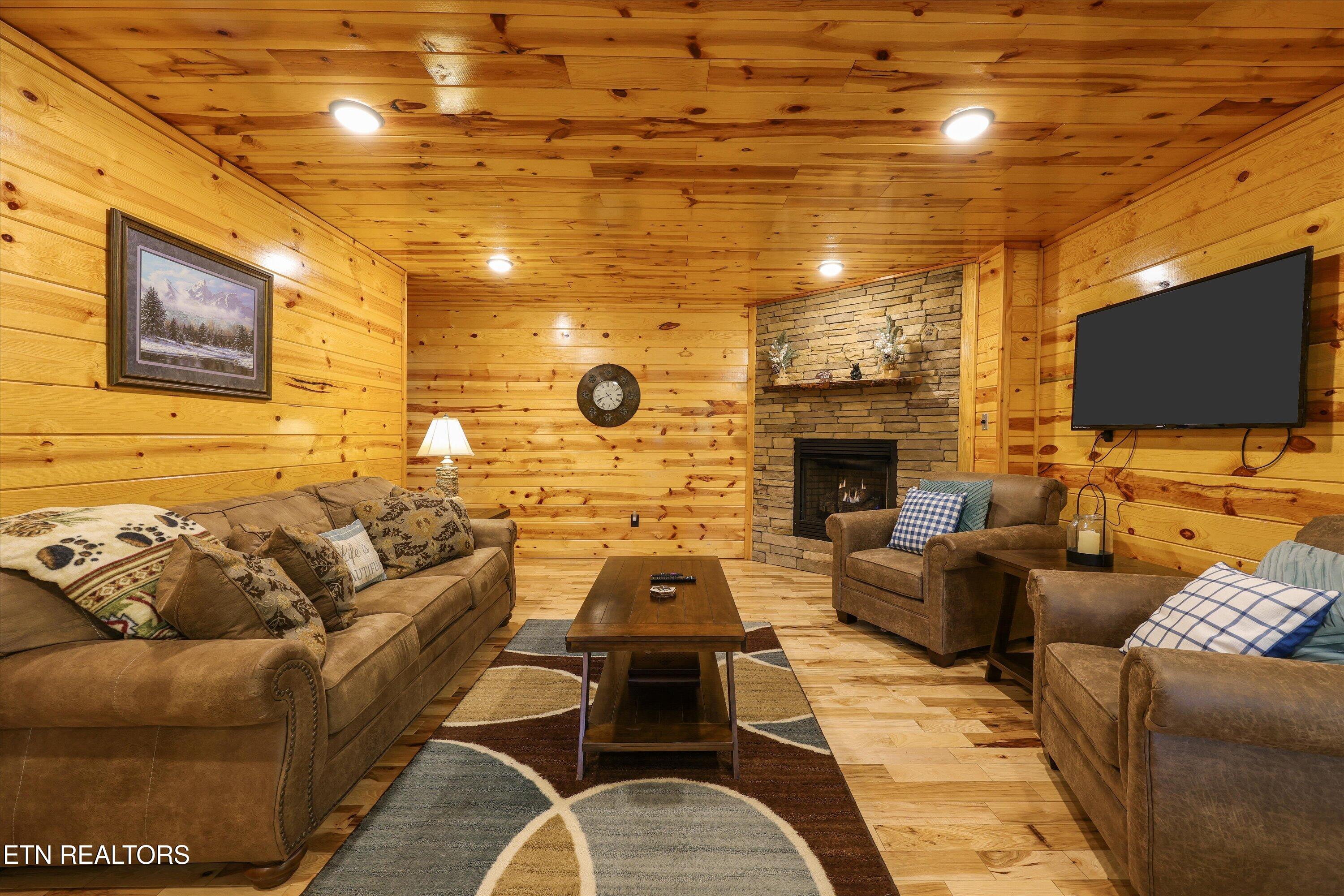 1622 Misty Hollow Way Gatlinburg TN 37738